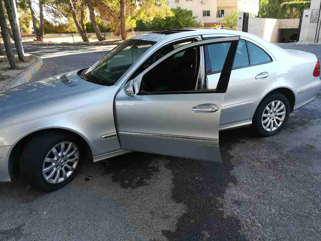 مرسيدس E200 اليجانس موديل 2007
لا تنسَ أنك شاهدت هذا الإعلان في عنكبوت
مرسيدس E200 اليجانس/كومبرى...
