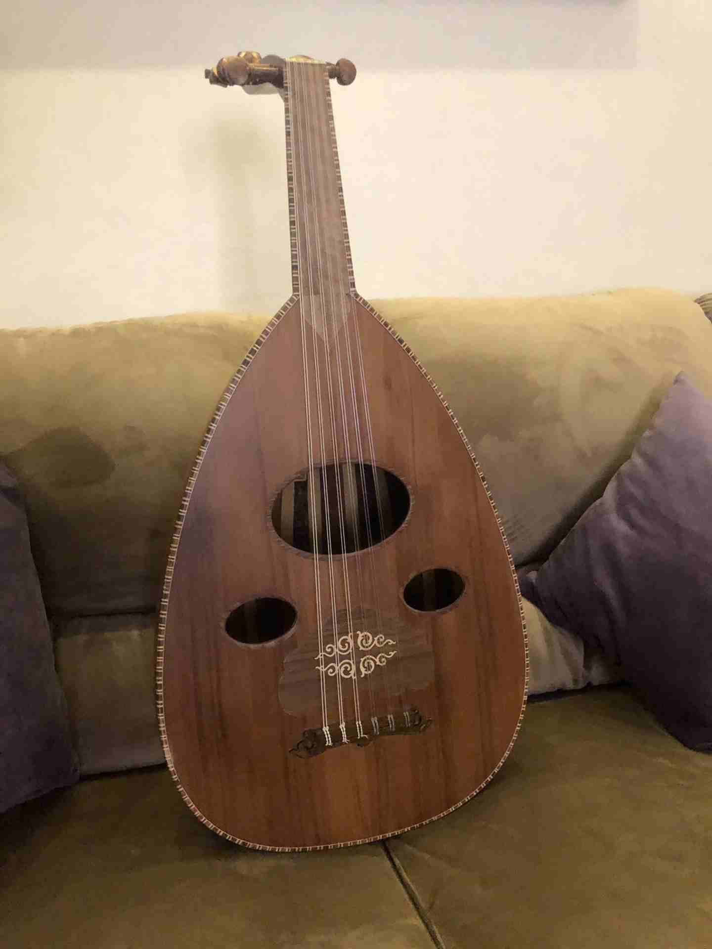 عود زرياب 1 جديد احترافي وجي سيدر خشب ورد وجوز مفاتيح ابنوس مع كامل اغراضو                                            


	 				لا تنسَ أنك شاهدت هذا الإعلان في عنكبوت...