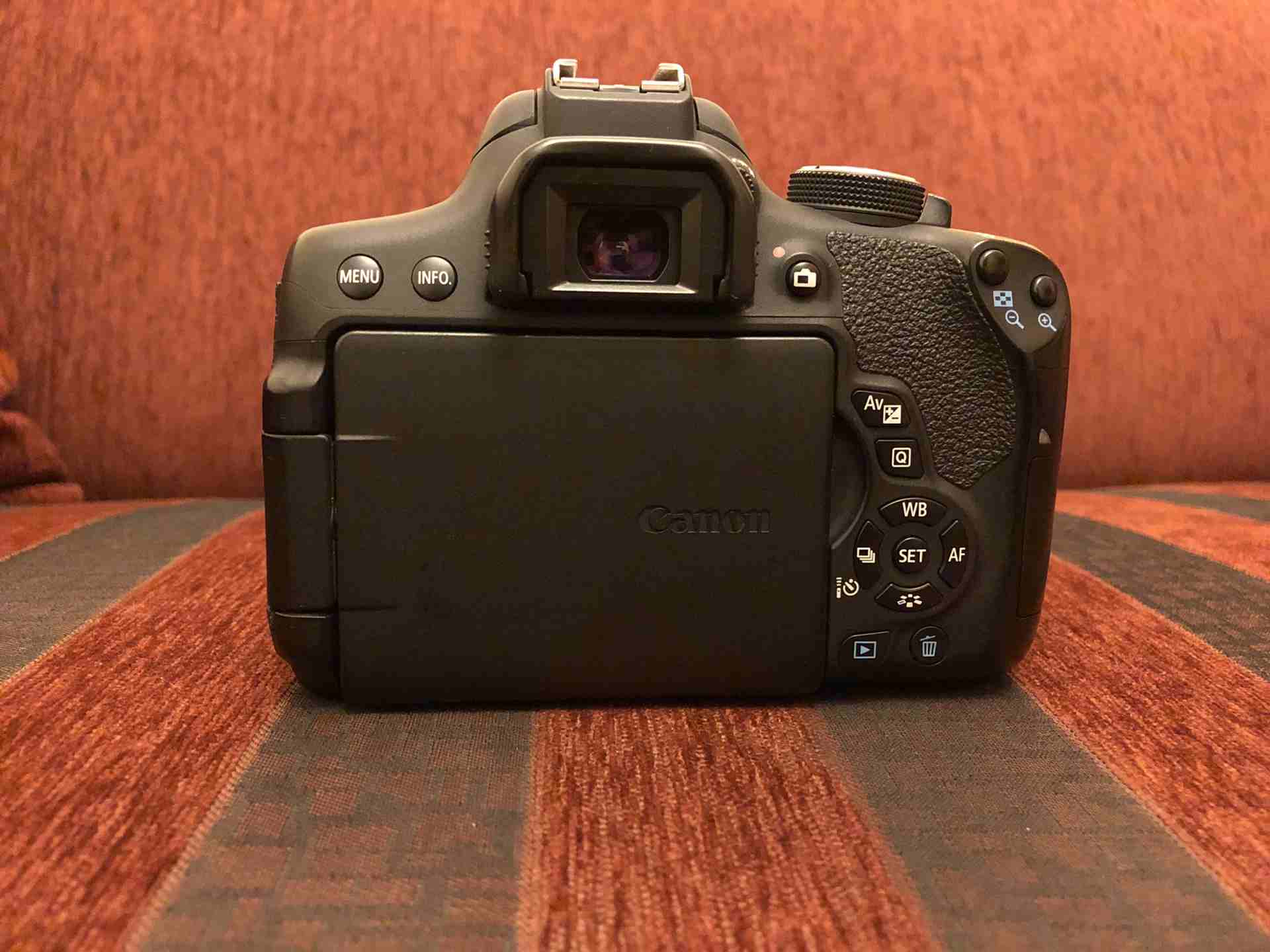 كانون Canon 750D
لا تنسَ أنك شاهدت هذا الإعلان في عنكبوت
كاميرا كانون 750D
صناعة يابانية مش تاي...