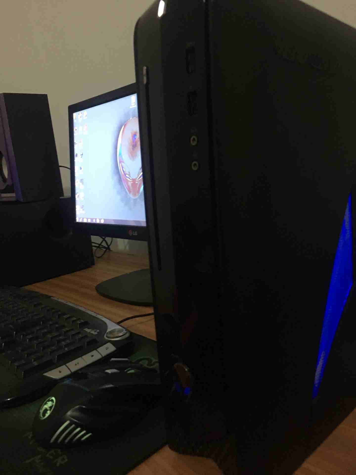 كمبيوتر ألعاب Alienware x51 مع شاشة Lg
لا تنسَ أنك شاهدت هذا الإعلان في عنكبوت
كمبيوتر العاب للبي...