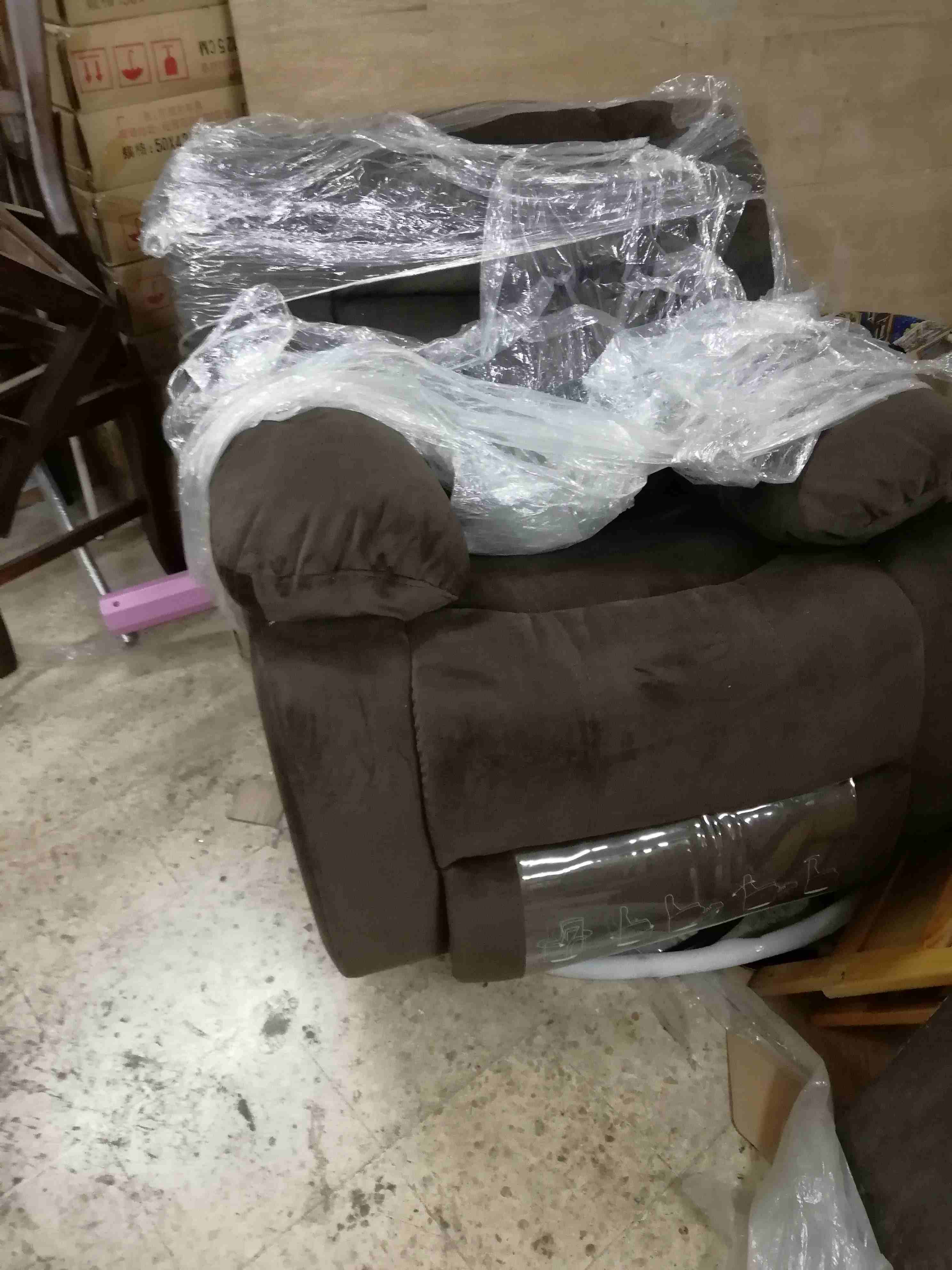 Recliner chair
لا تنسَ أنك شاهدت هذا الإعلان في عنكبوت
دوار و هزاز ز حجم الكبير
للاستفسار مفروش...