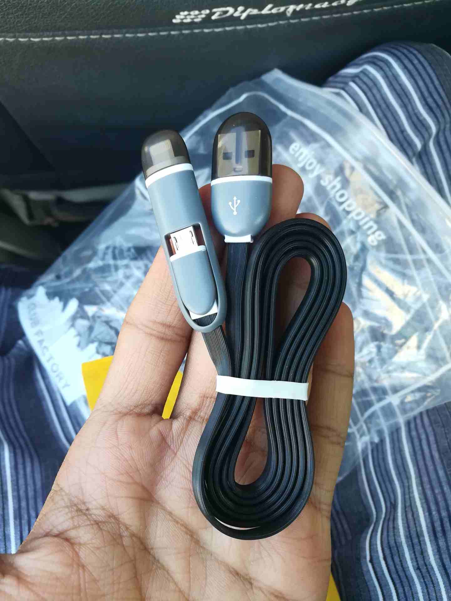 شواحن لاسلكيه و متعدده الرؤوس
لا تنسَ أنك شاهدت هذا الإعلان في عنكبوت
1::شاحن سياره بثلاث رؤوس شح...