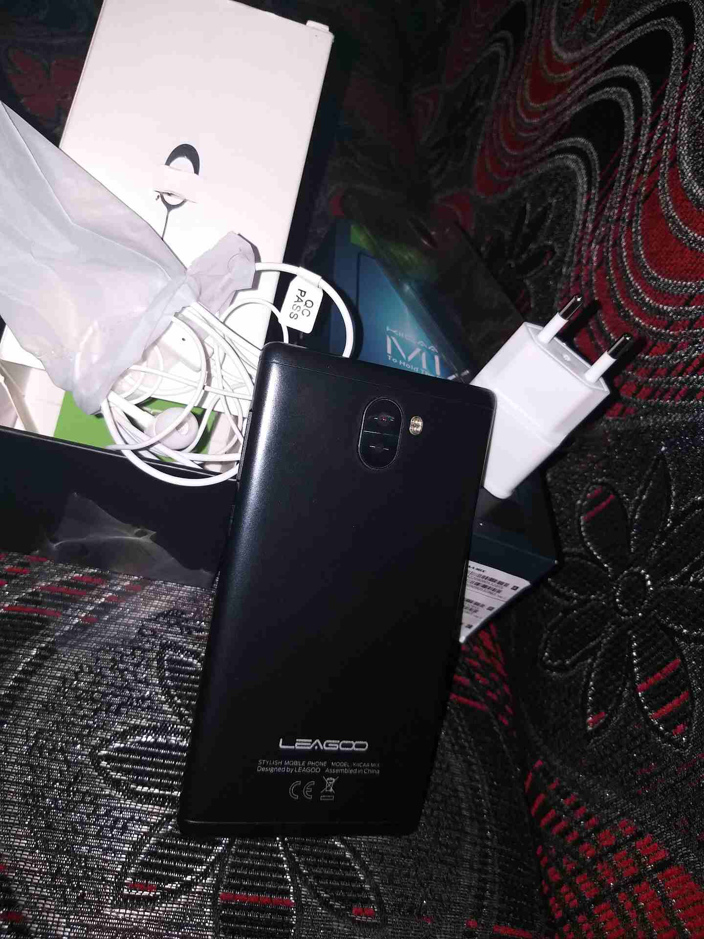 LEAGOO MIX (32G) (4g)
لا تنسَ أنك شاهدت هذا الإعلان في عنكبوت
جهاز ليجو ميكس بدون حواف
32 جيجا...