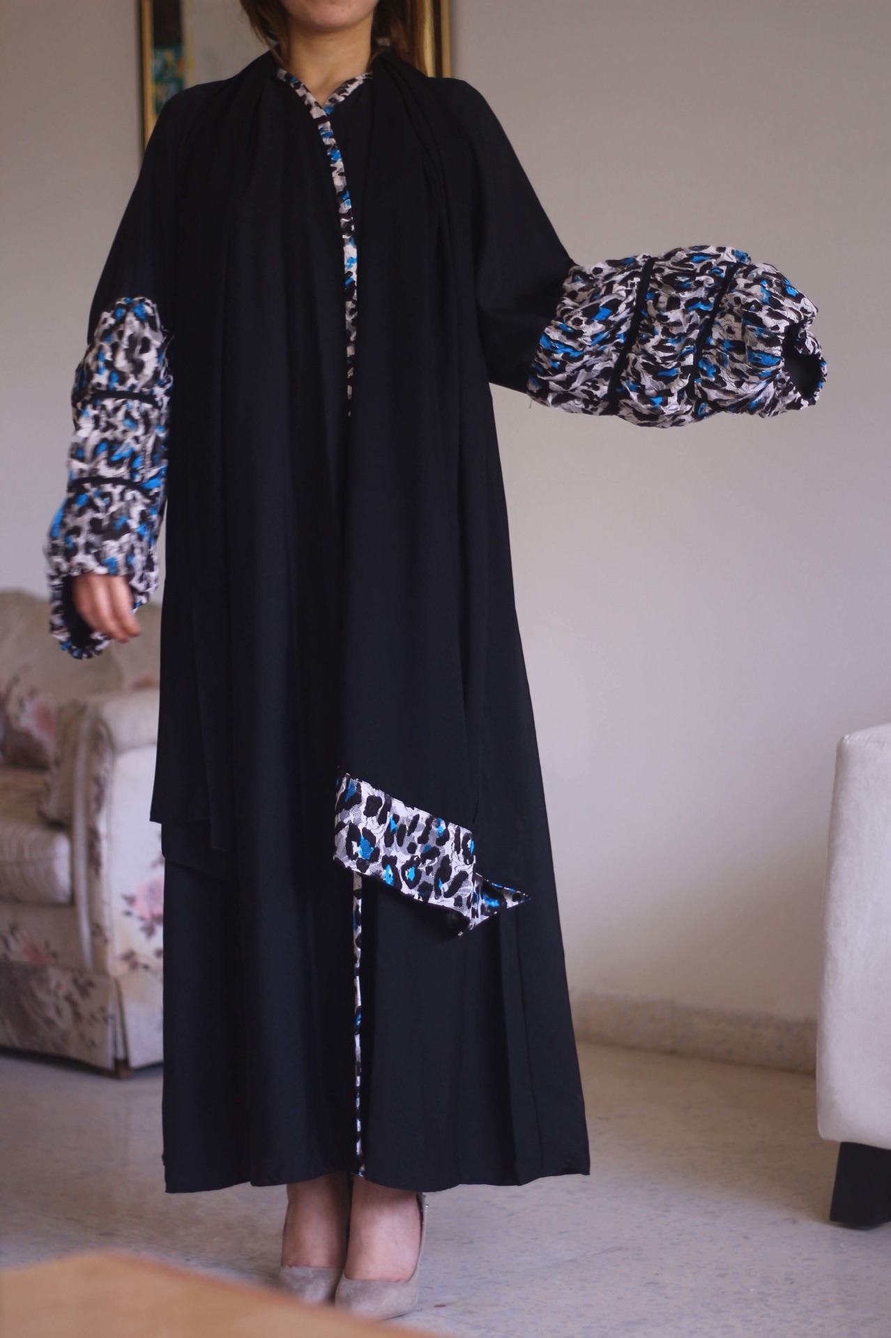 New handmade abayas by a saudi designer. عبايات فخمة من مصممة سعودية
لا تنسَ أنك شاهدت هذا الإعلان في عنكبوت...