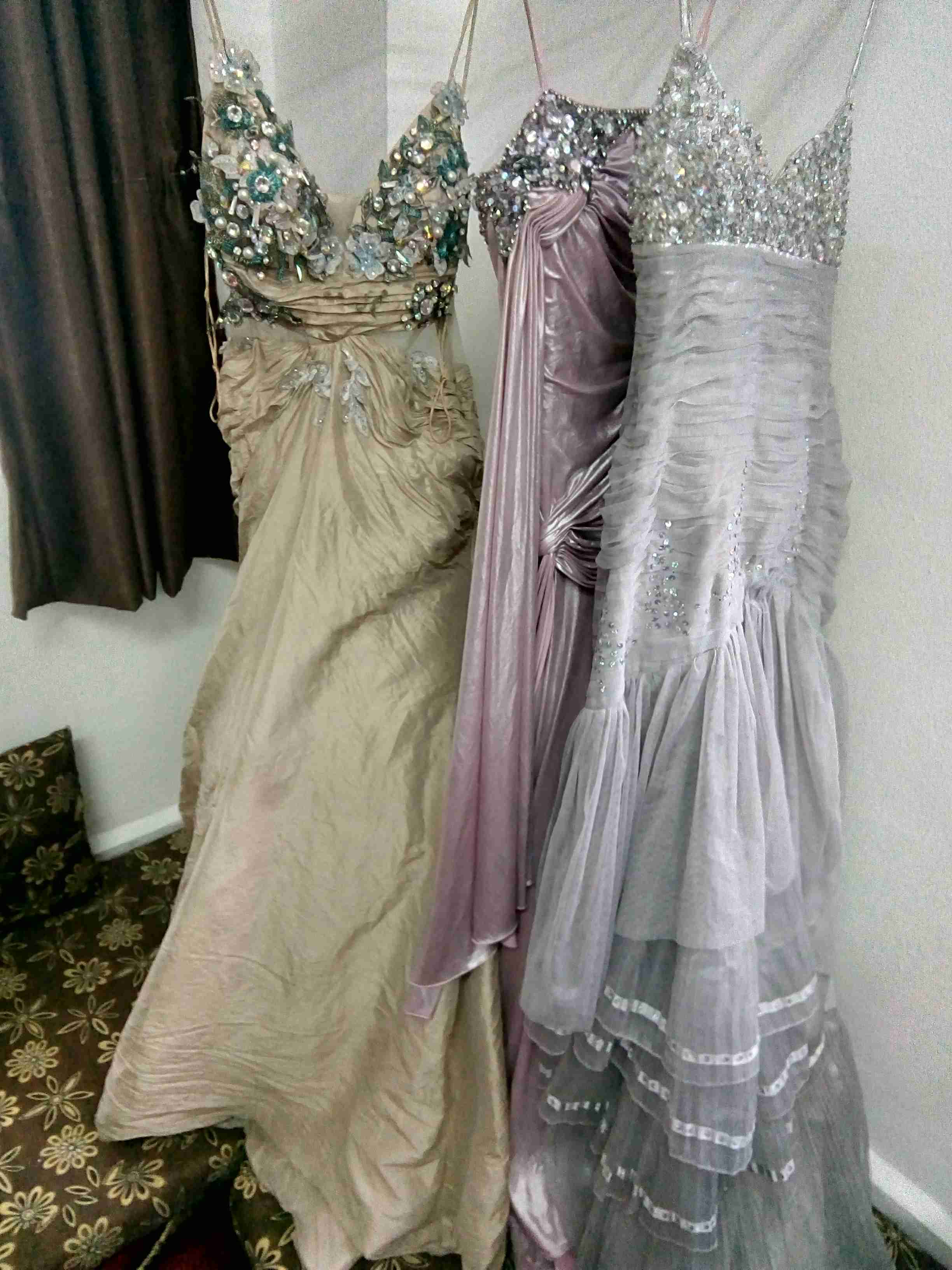 بيع فساتين سهره خليجيه جميع الموديلات والالوان بيع 20 فستان بسعر مغري بداعي سفر
لا تنسَ أنك شاهدت هذا الإعلان في عنكبوت...