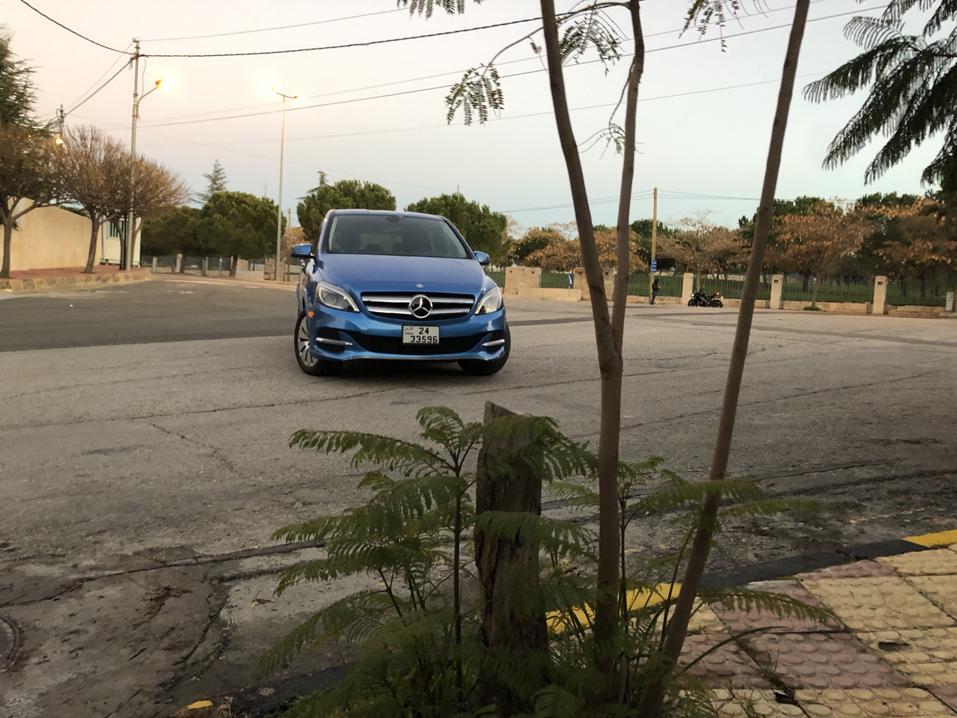 مرسيدس كهرباء Mercedes B Class
لا تنسَ أنك شاهدت هذا الإعلان في عنكبوت
B250
كهربائية
لون ازرق...