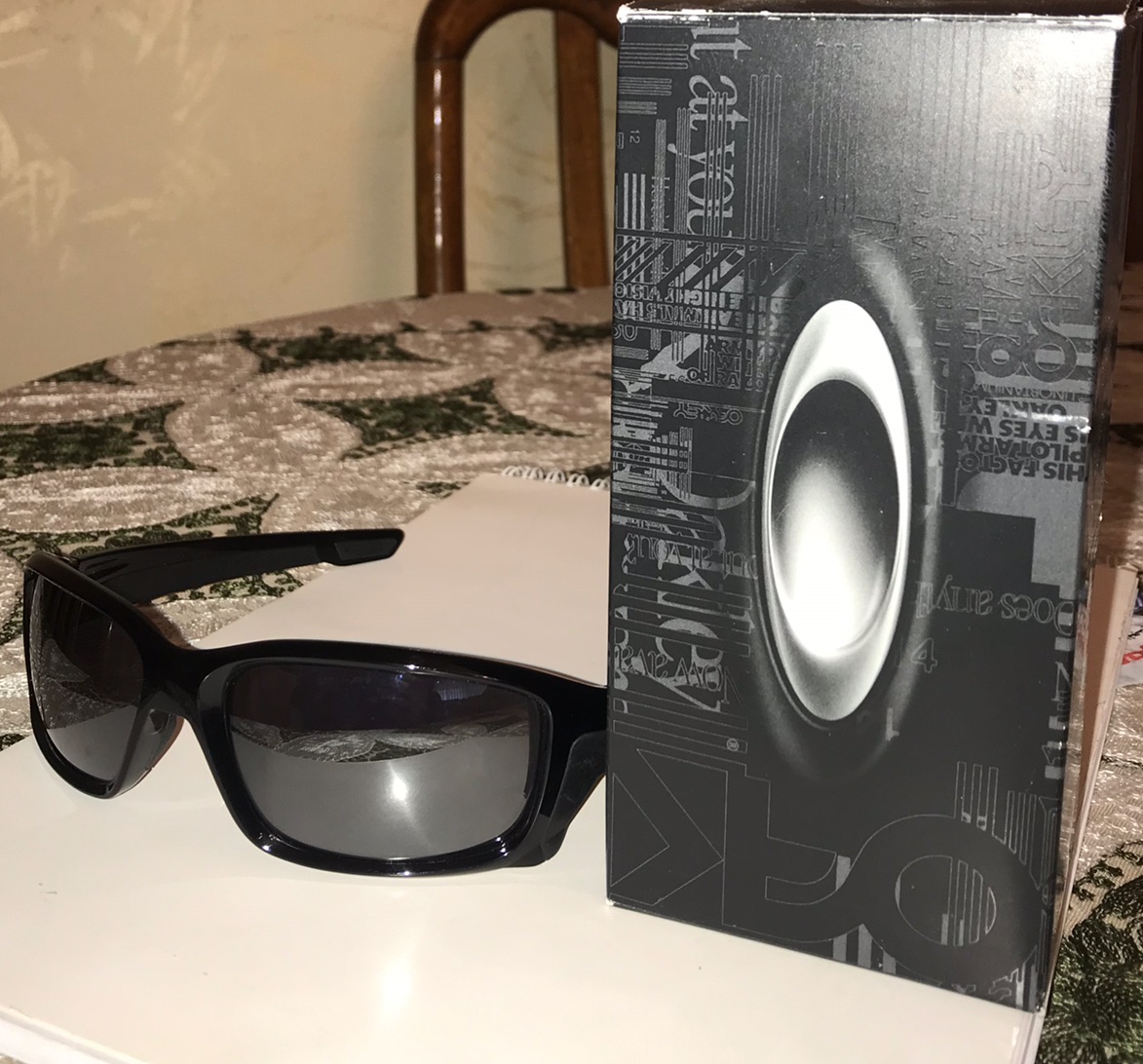Oakley
لا تنسَ أنك شاهدت هذا الإعلان في عنكبوت
النوع straightlink صناعة أمريكية
نوعية العدسة...