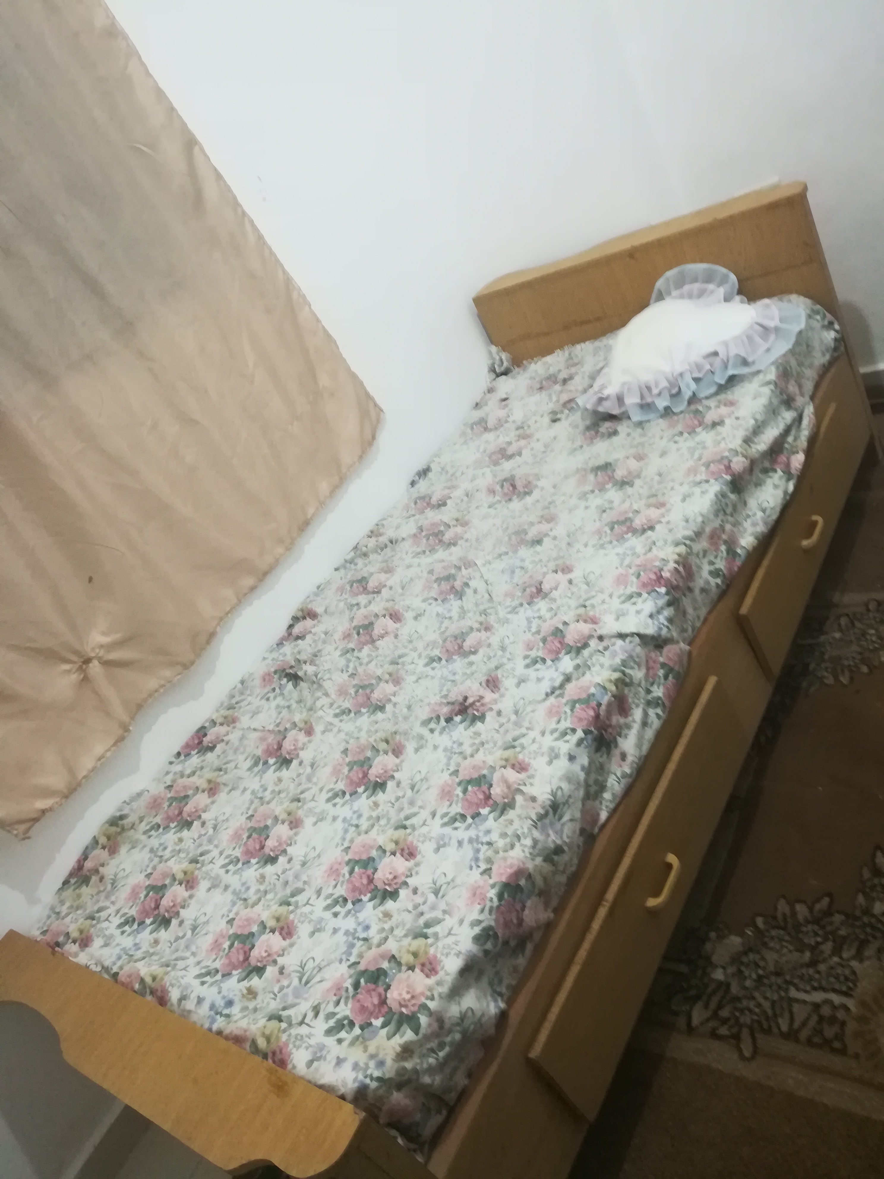 تخت عفش مع فرشة
لا تنسَ أنك شاهدت هذا الإعلان في عنكبوت
خشب ماليزي...