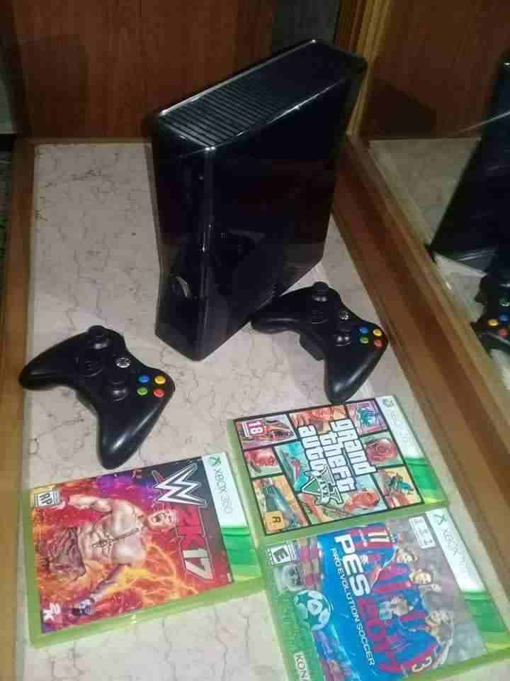 اكس بوكس 360 مستعمل بسعر مغري
لا تنسَ أنك شاهدت هذا الإعلان في عنكبوت
اكس بوكس 360 معها ايدتين و...