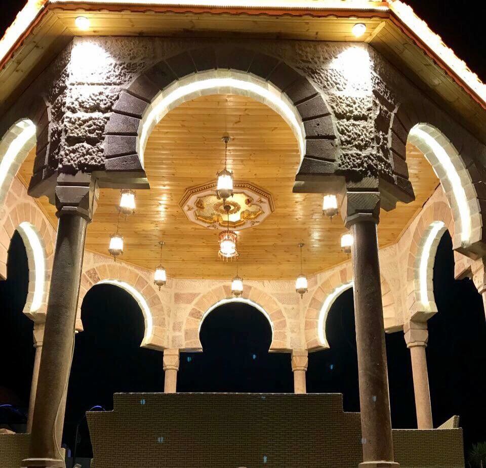 فيلا ومزرعة مبنية على هيئة قصر أندلسي ببيرين
لا تنسَ أنك شاهدت هذا الإعلان في عنكبوت
المبيت م...