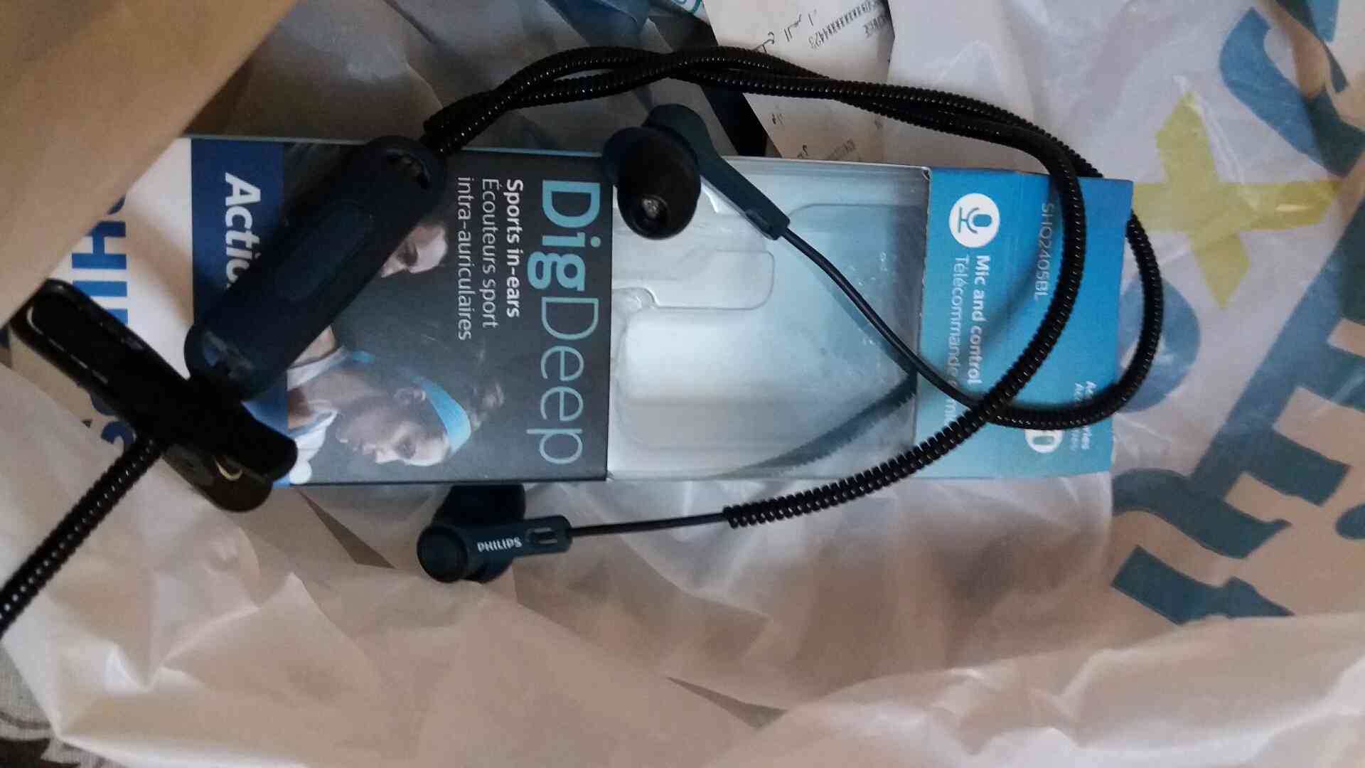 سماعه فيلبس  اصلى                                            


	 				لا تنسَ أنك شاهدت هذا الإعلان في عنكبوت            
	 				
                                ممتازه...