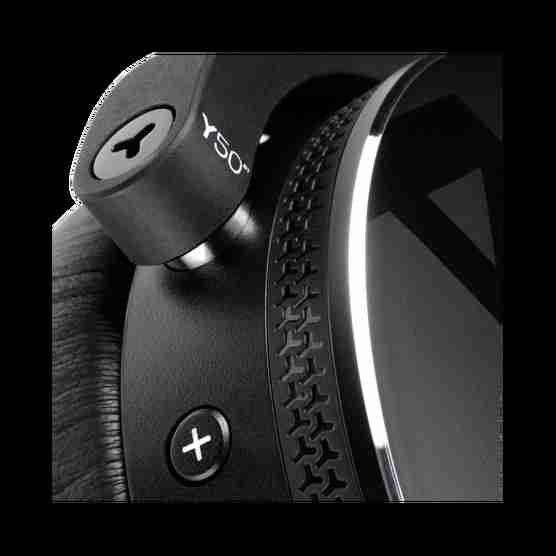 سماعة AKG Y50BT
لا تنسَ أنك شاهدت هذا الإعلان في عنكبوت
الصوت ممتاز و السماعة بلوتوث حالة ال...