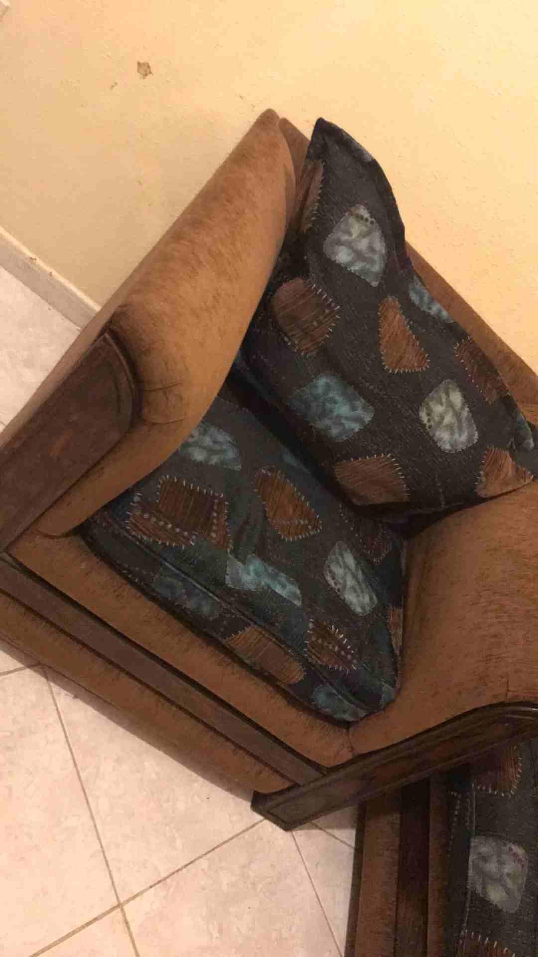 كنب مجلس كامل
لا تنسَ أنك شاهدت هذا الإعلان في عنكبوت
كنب مجلس 4*4 بحاله جيده مع الخداديات...