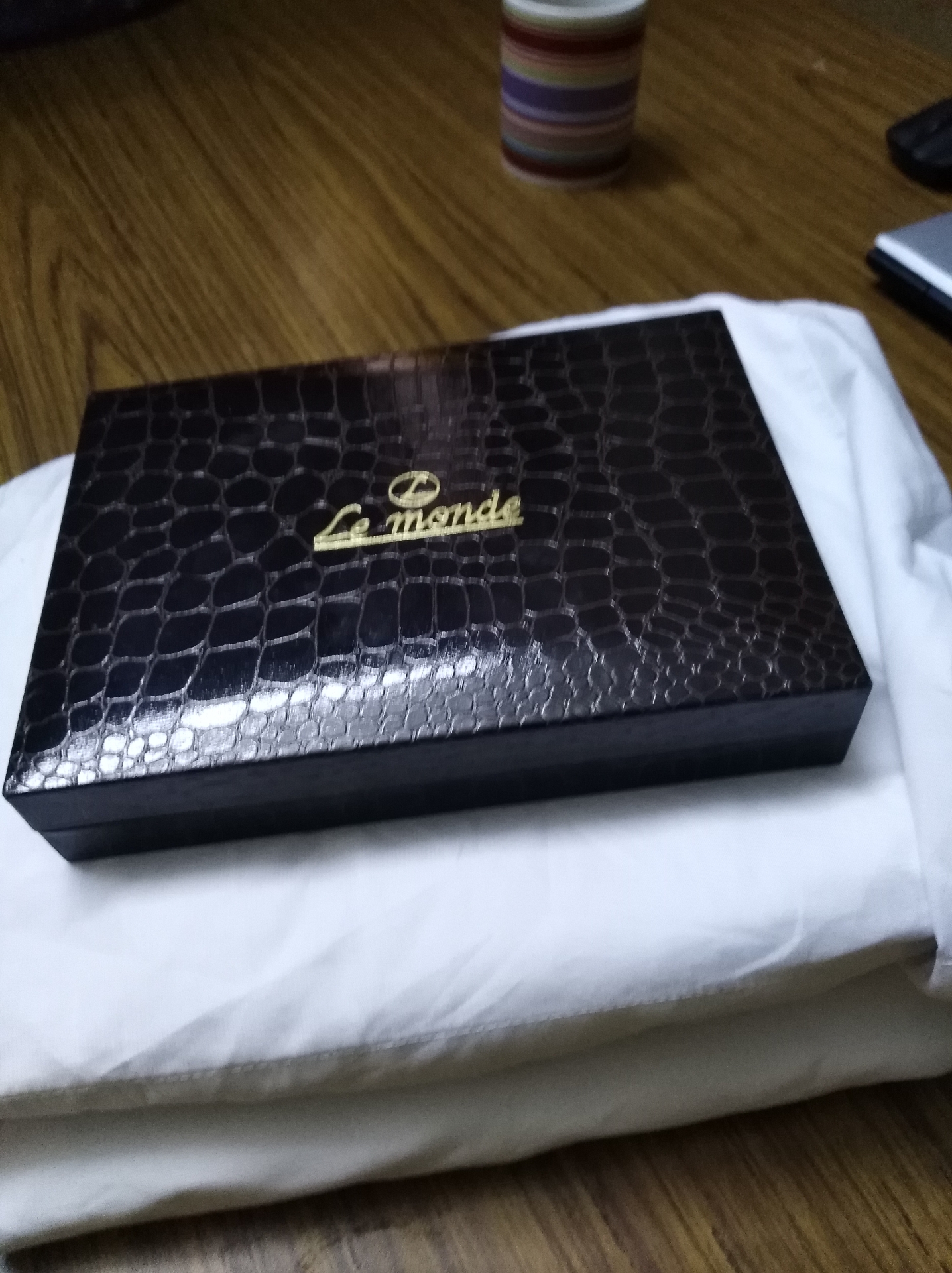 ثوبين علبة إكسسوارات رجالي لي مونديه ب 35 ريال كلشي
لا تنسَ أنك شاهدت هذا الإعلان في عنكبوت...