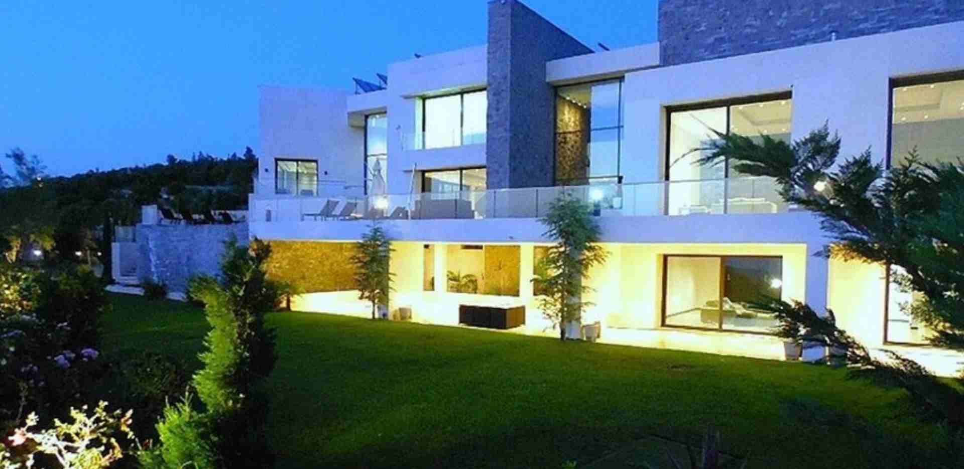 قصر في دابوق بنيت خصيصا للمالك                                            


	 				لا تنسَ أنك شاهدت هذا الإعلان في عنكبوت            
	 				
                            قصر...