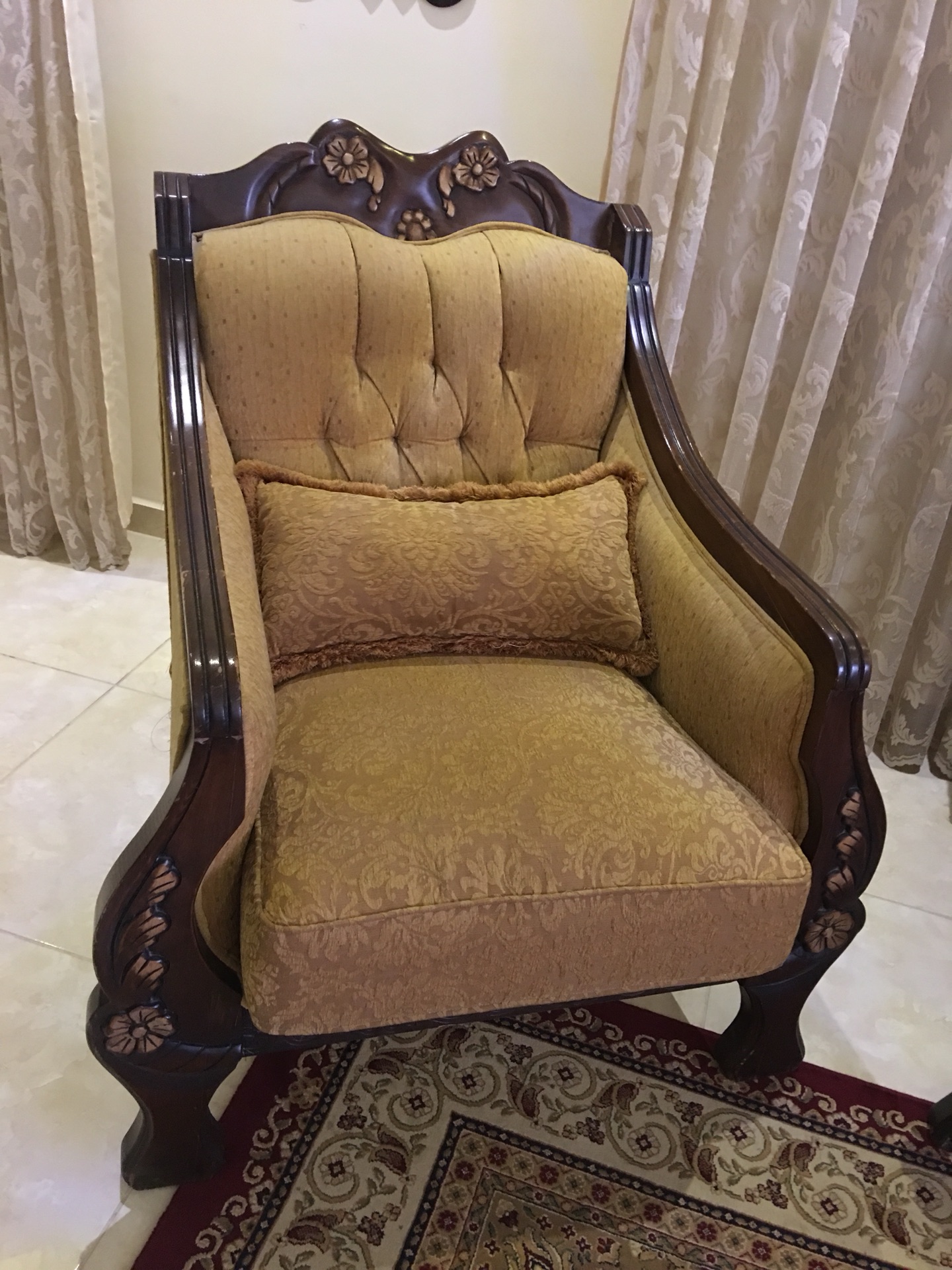 طقم كنت - غرفة ضيوف
لا تنسَ أنك شاهدت هذا الإعلان في عنكبوت
طقم كنب للبيع بحاله ممتازه...