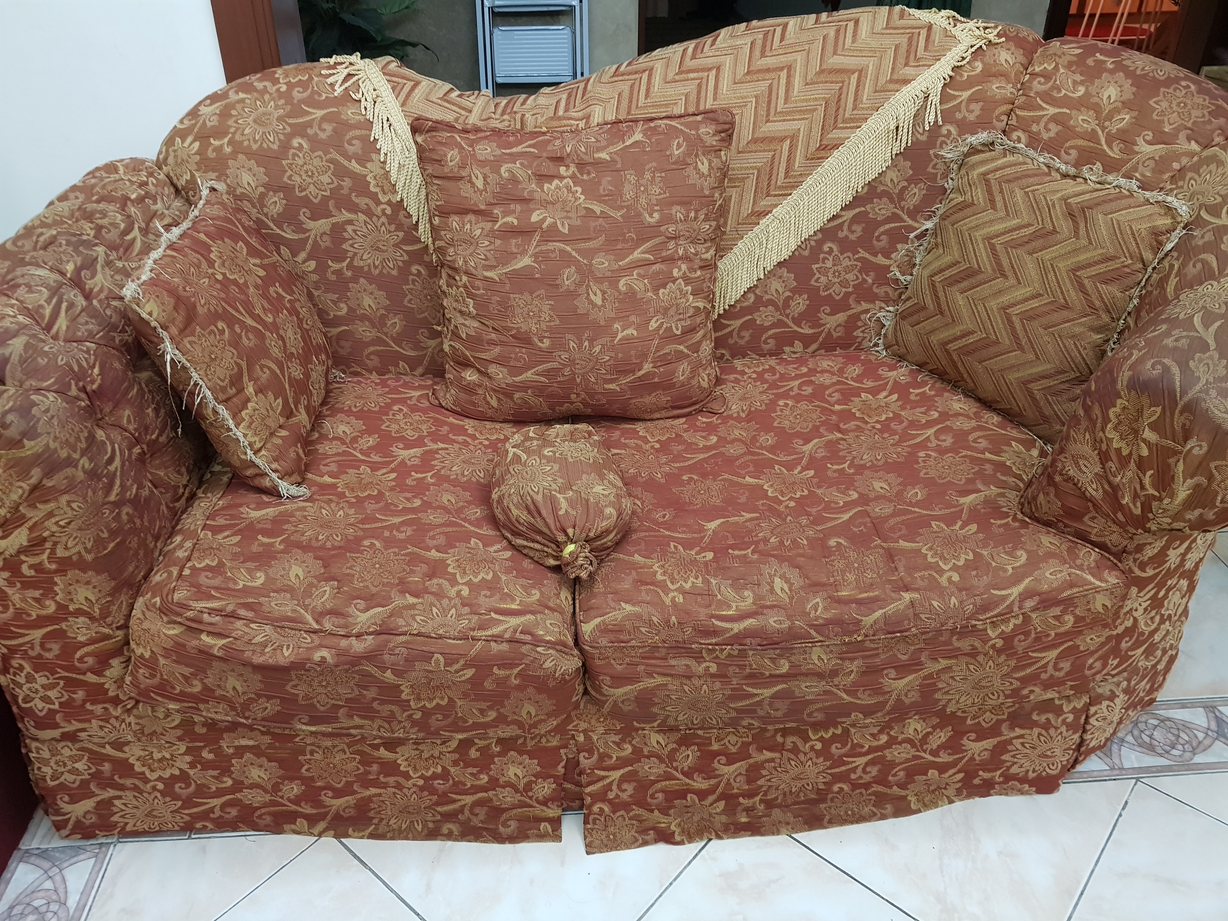 كنبة متوسطة الحجم                                            


	 				لا تنسَ أنك شاهدت هذا الإعلان في عنكبوت            
	 				
                                بحالة جيدة جدا...