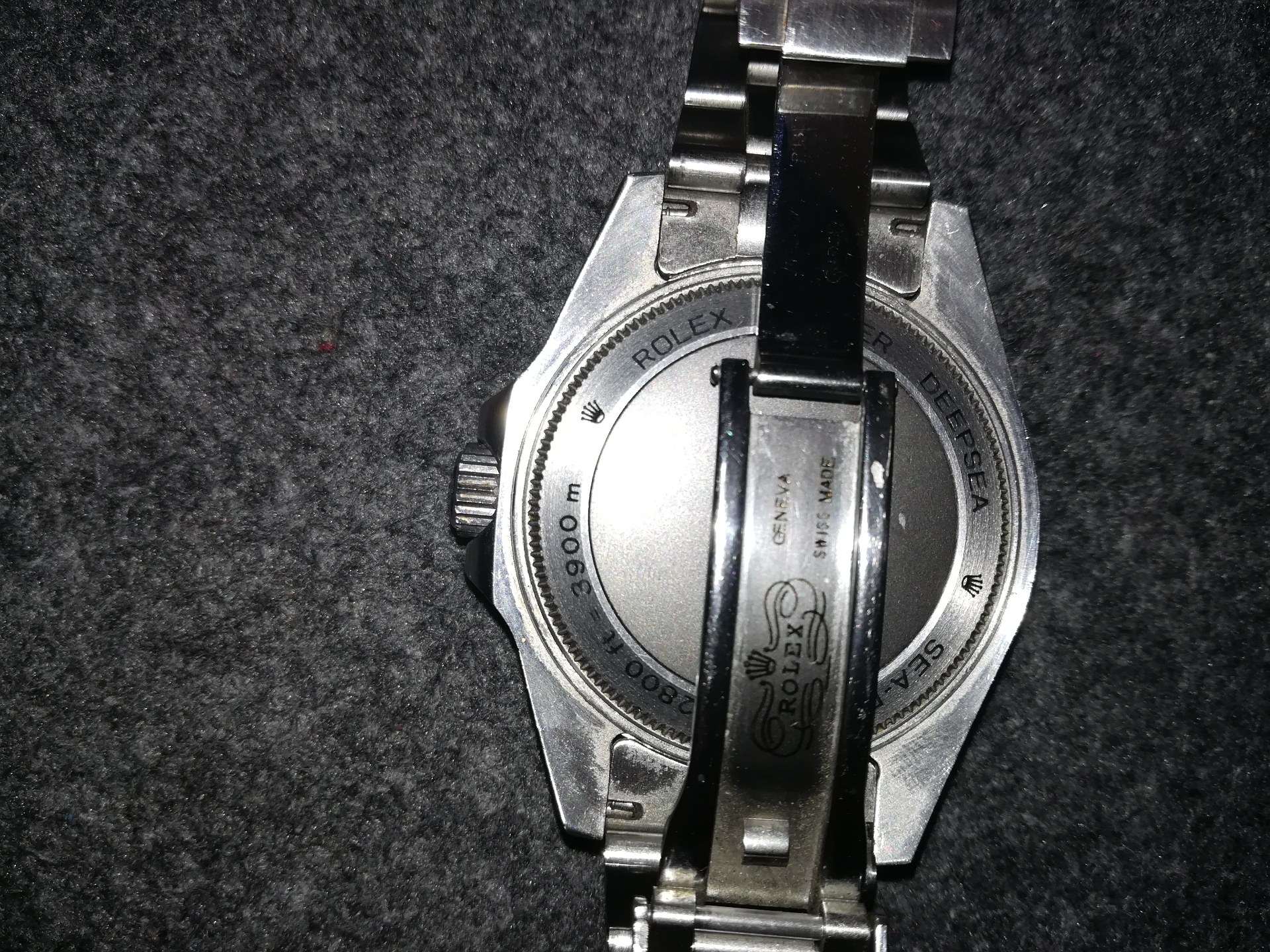 ROLEX DEEB SEA
لا تنسَ أنك شاهدت هذا الإعلان في عنكبوت
اعلى صنف ولون مميز.......