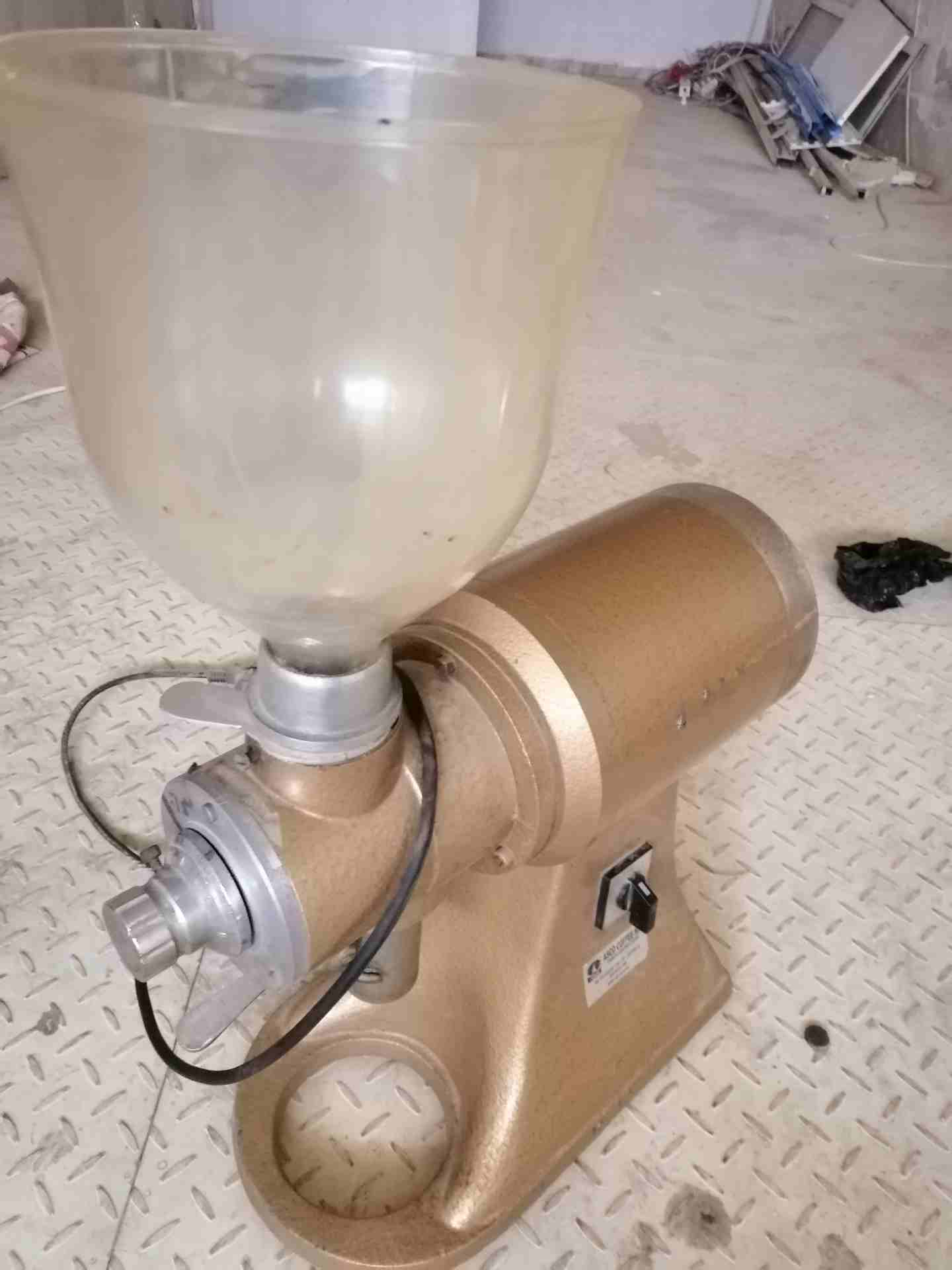 ماكينة قهوة نوع  ASCO COFFEE MILL                                            


	 				لا تنسَ أنك شاهدت هذا الإعلان في عنكبوت            
	 				
                            ماكينه قهوة مستخدمة في...