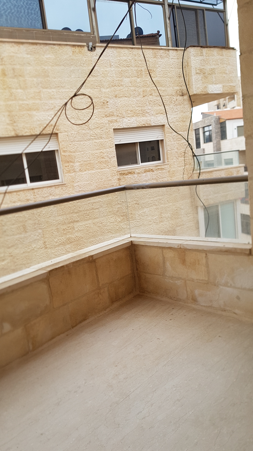 شقه للايجار في ربوة عبدون خلف الشرطه النسائيه شارع قويدر خريسات
لا تنسَ أنك شاهدت هذا الإعلان في عنكبوت...