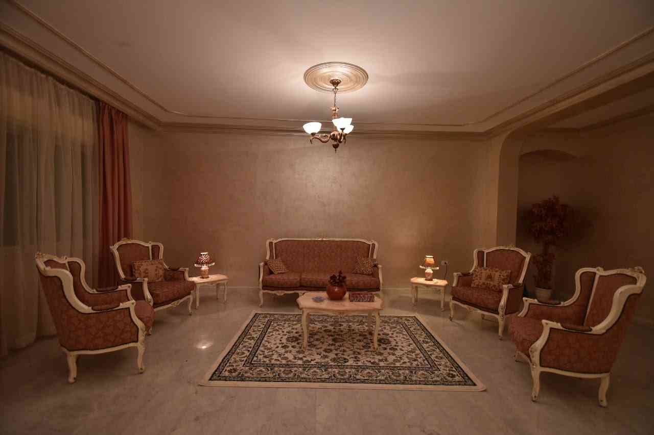 شقة فاخرة مفروشة للايجار بسعر مغري دير غبار 200 متر
لا تنسَ أنك شاهدت هذا الإعلان في عنكبوت
ش...