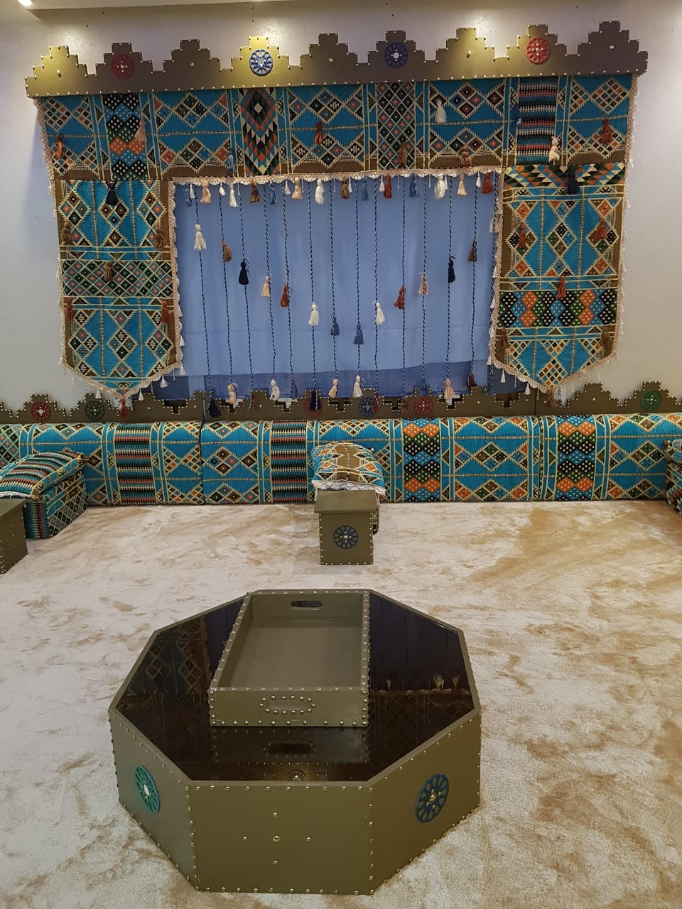 الان تفصيل مجلس الخشب على الطراز الشعبي                                            


	 				لا تنسَ أنك شاهدت هذا الإعلان في عنكبوت            
	 				
                                مساند خشب تفص...