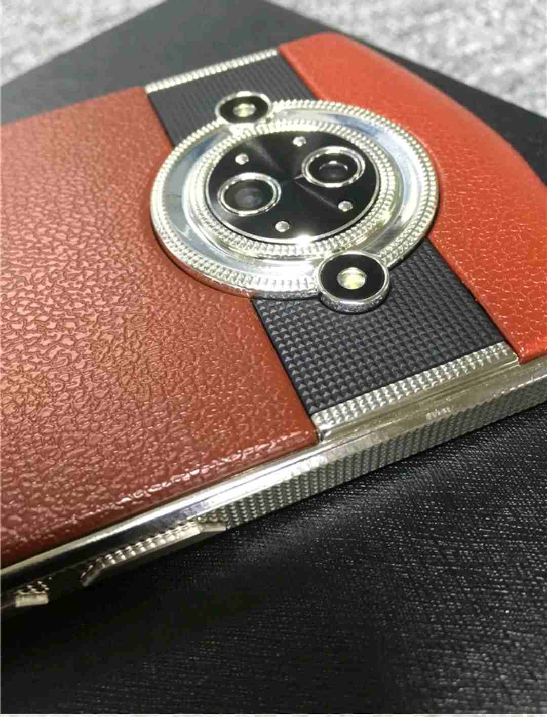 هاتف جديد vmobile
لا تنسَ أنك شاهدت هذا الإعلان في عنكبوت
النوع -v mobile
الموديل -8848
اللون جلد...