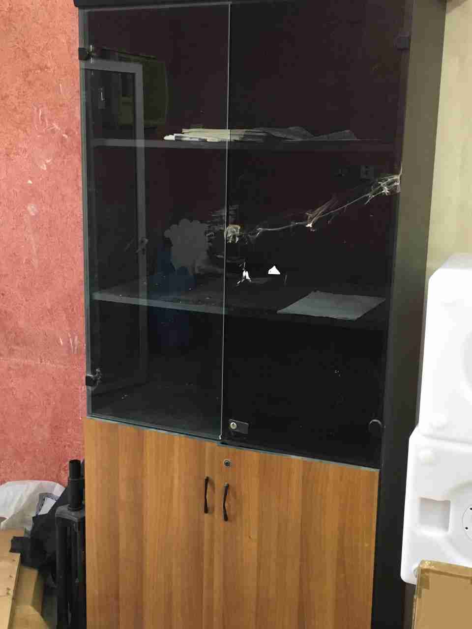 اثاث مكتب للبيع
لا تنسَ أنك شاهدت هذا الإعلان في عنكبوت
وقابل للتفاوض....
