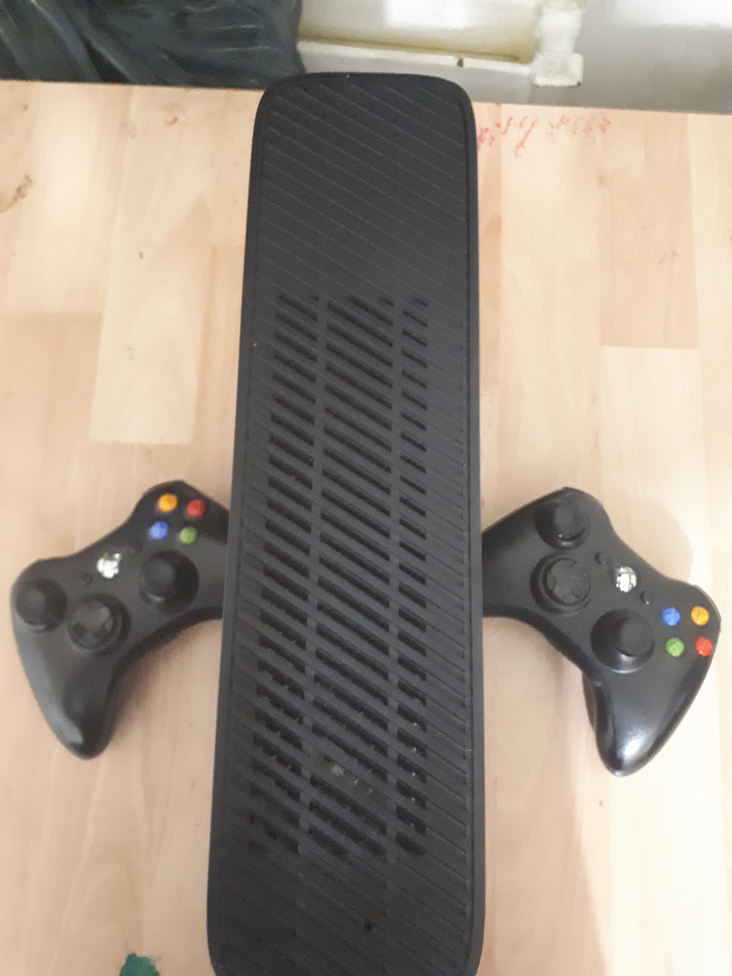 xbox 360 بحالة جيدة قابل للتفواض
لا تنسَ أنك شاهدت هذا الإعلان في عنكبوت
اكس بوكس معا ايدتين...