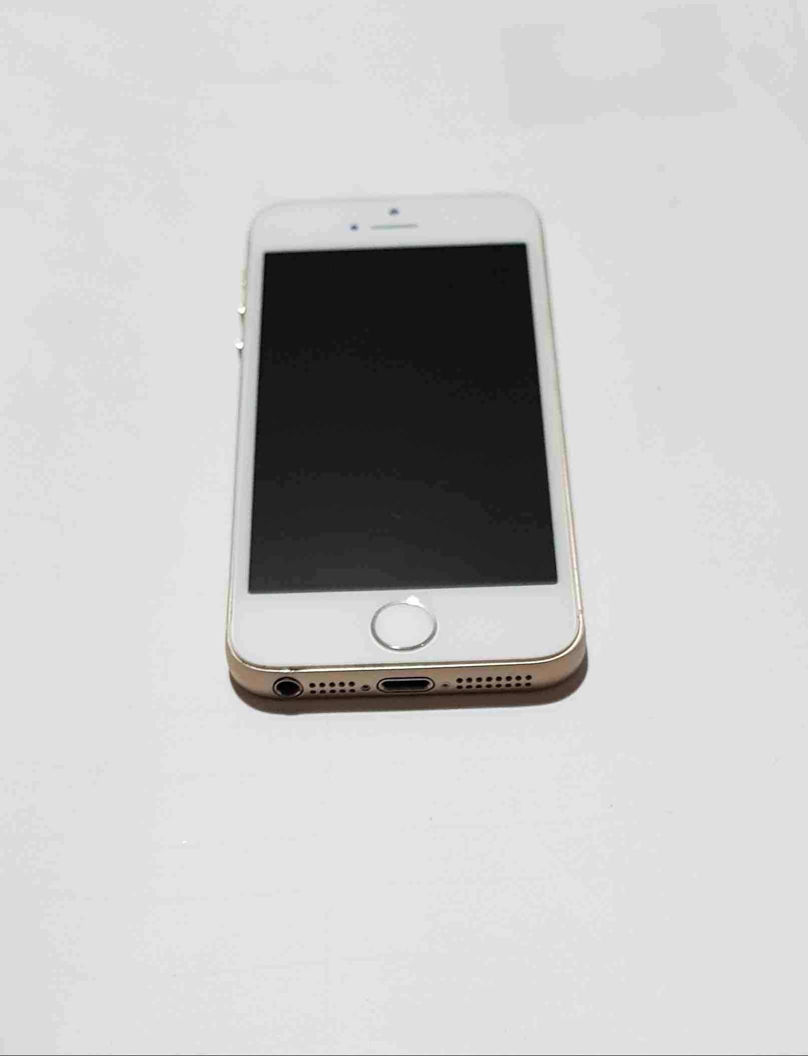 ايفون 5S                                            


	 				لا تنسَ أنك شاهدت هذا الإعلان في عنكبوت            
	 				
                            الجهاز بحالته كما بالصور ليس به أي عيوب
ذاكرة  1...