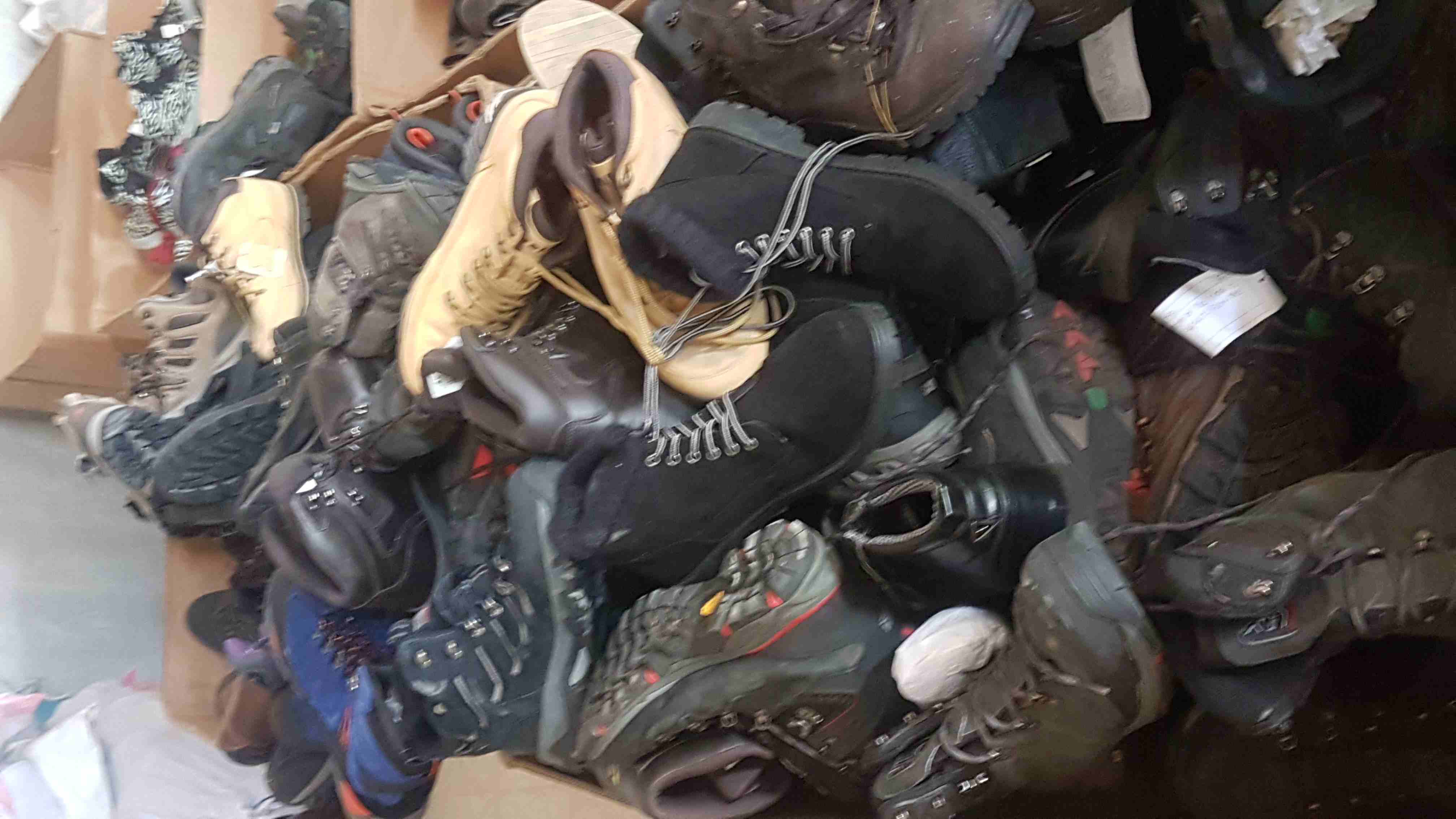 أحذية جمله أوروبي وهولندي ولادي ورجالي وستاتي صيفي وشتوي جمله
لا تنسَ أنك شاهدت هذا الإعلان في عنكبوت...