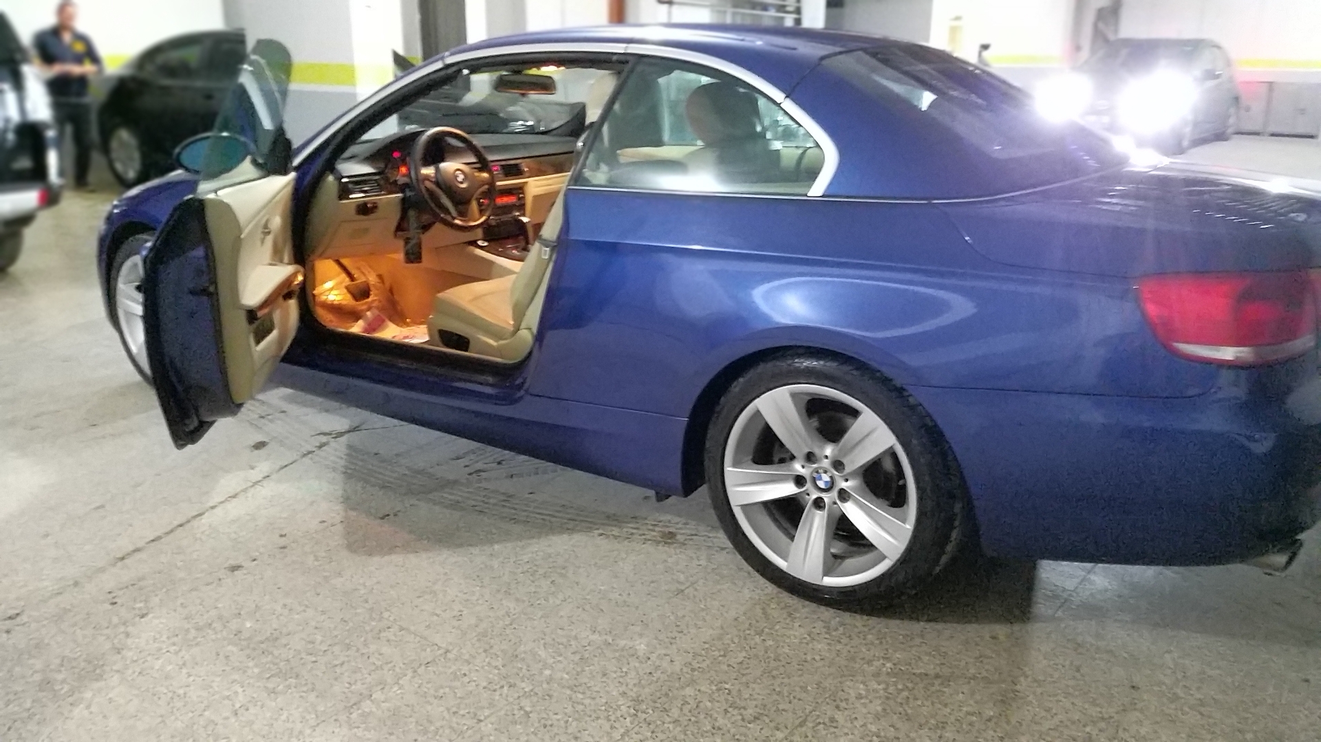 BMW 320 AI 2009
لا تنسَ أنك شاهدت هذا الإعلان في عنكبوت
BMW320AI كوبي فحص 4جيد بحالة ممتازة...