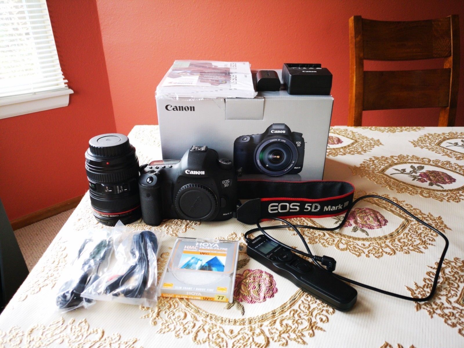 Brand	Canon
MPN	5260A002, 5260B020AA, 5260B002
GTIN	0013803142433
UPC	0013803142433
Model	5D Mark III

Product Key Features

Optical Zoom	1x
Digital Zoom	2x
Battery Type	Lithium-Ion
Color	Black
Featur...