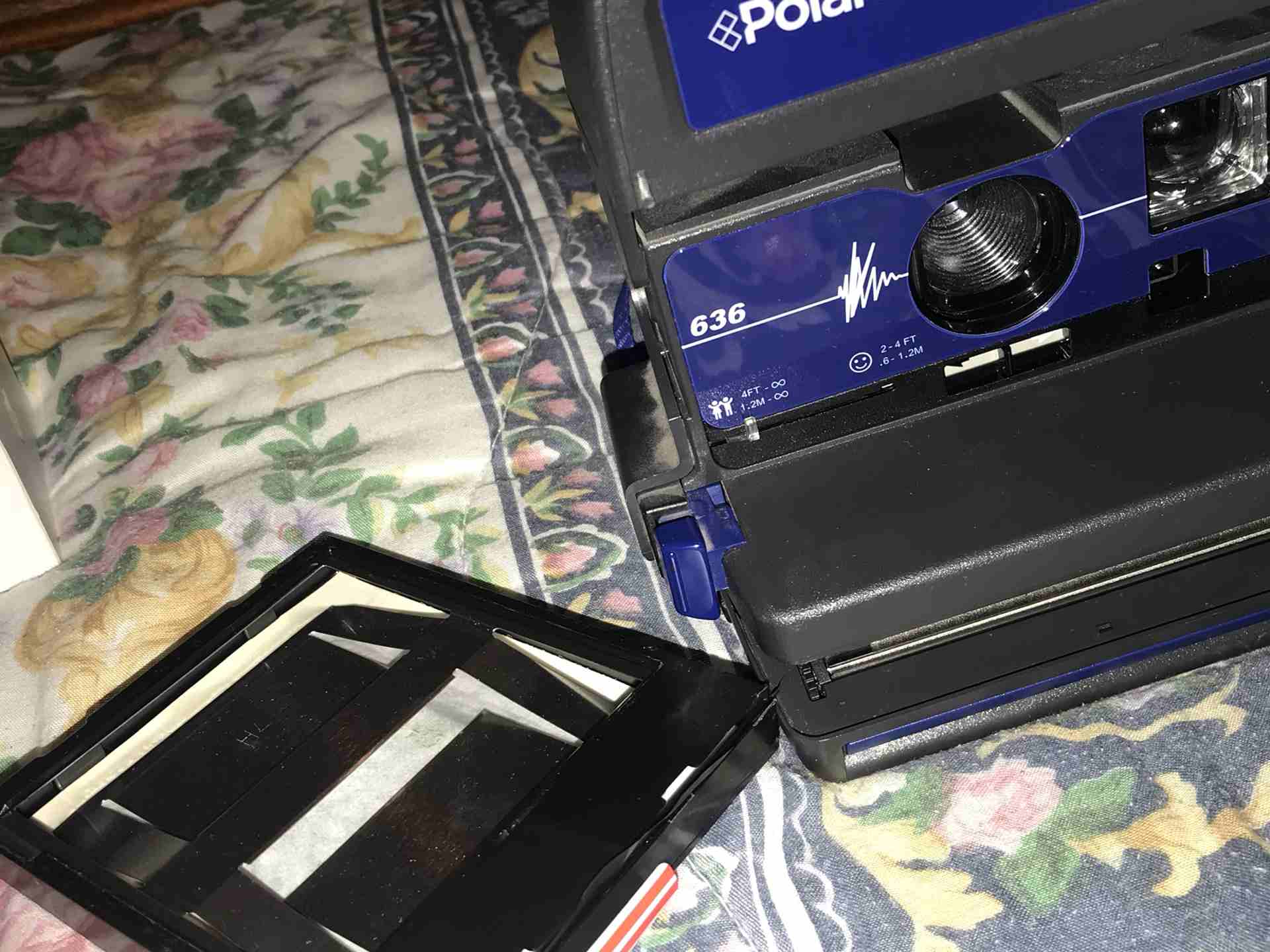 كاميرا Polaroid تصوير فوري
لا تنسَ أنك شاهدت هذا الإعلان في عنكبوت
جميلة جدا و تصوير فوري رائعا ف...