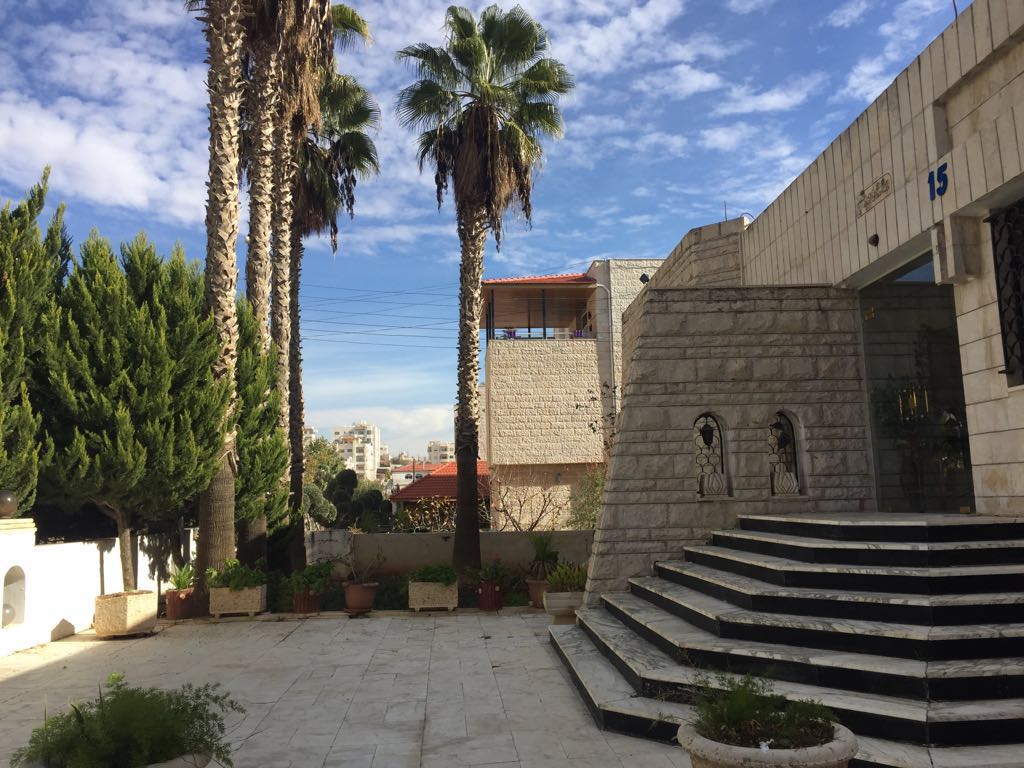فيلا للبيع في خلدا خلف مخابز براديس
لا تنسَ أنك شاهدت هذا الإعلان في عنكبوت
فيلا على مساحة أر...