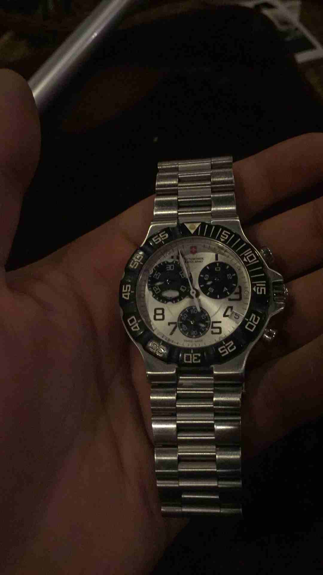 ساعة Swiss army كستك فضي                                            


	 				لا تنسَ أنك شاهدت هذا الإعلان في عنكبوت            
	 				
                            ساعة Swiss army...
