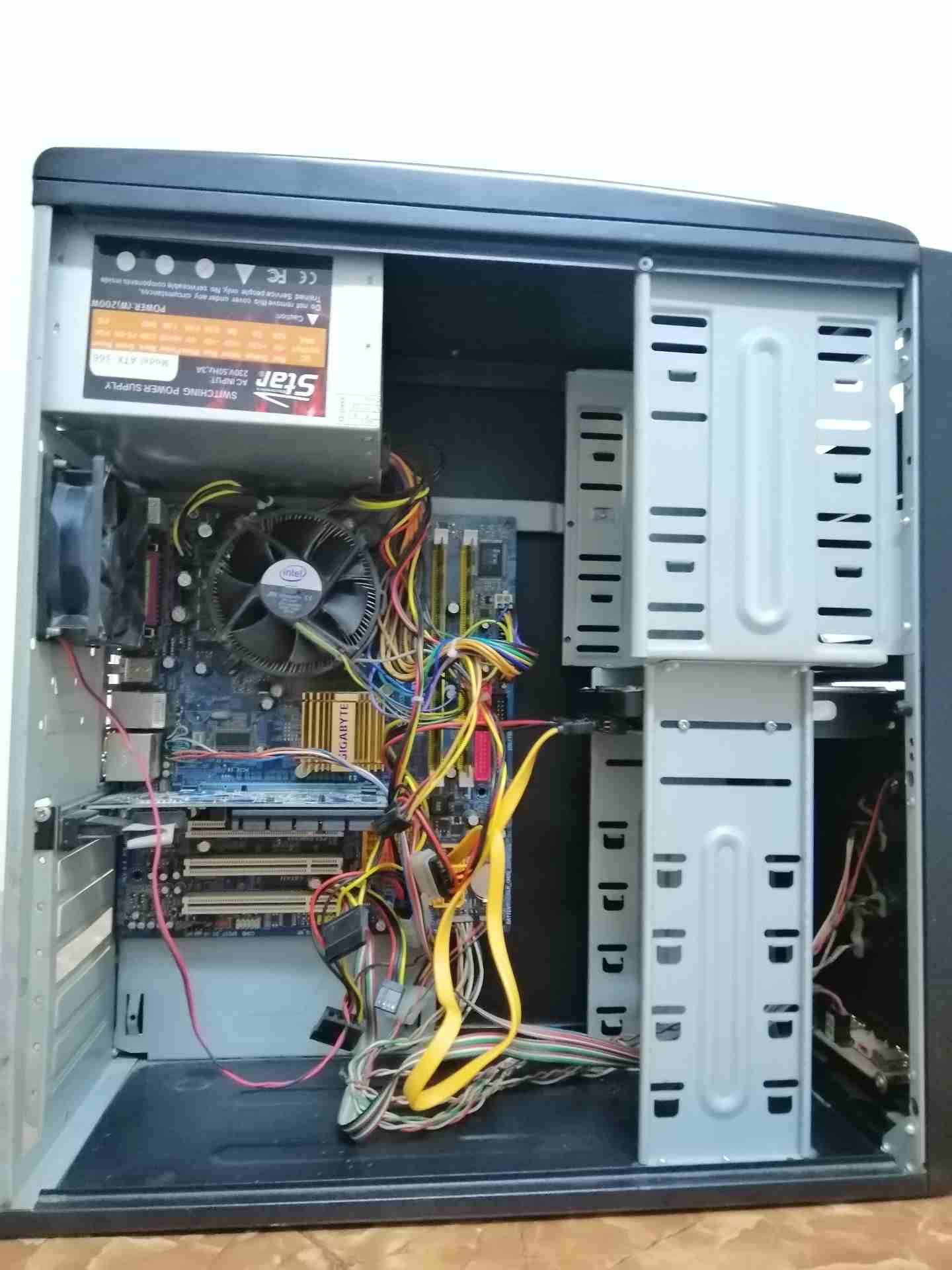 pc متوسط الأداء للبيع
لا تنسَ أنك شاهدت هذا الإعلان في عنكبوت
المعالج : Core 2 Dou E6850 3.00GHz...