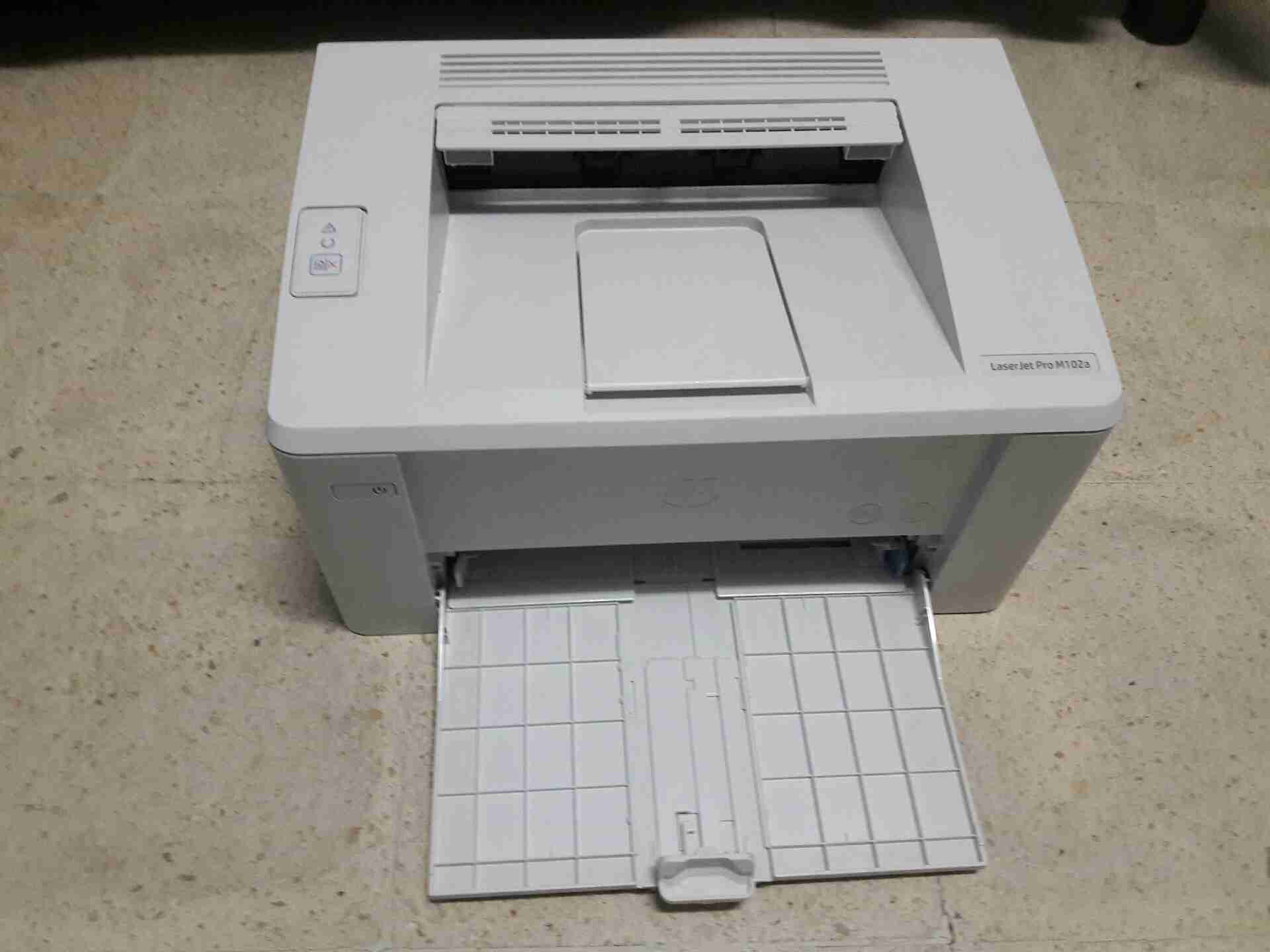 طابعة hp ليزر
لا تنسَ أنك شاهدت هذا الإعلان في عنكبوت
سعر حبرها من 18_22
يوجد بها حبر...