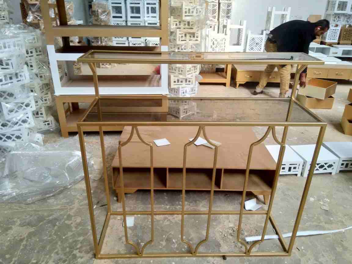 السلام عليكم ورحمه الله وبركاته .... يسر شركه بصمه فجر ان تقدم لكم اعمال ديكور الحديدوالخشب
لا تنسَ أنك شاهدت هذا الإعلان في عنكبوت...