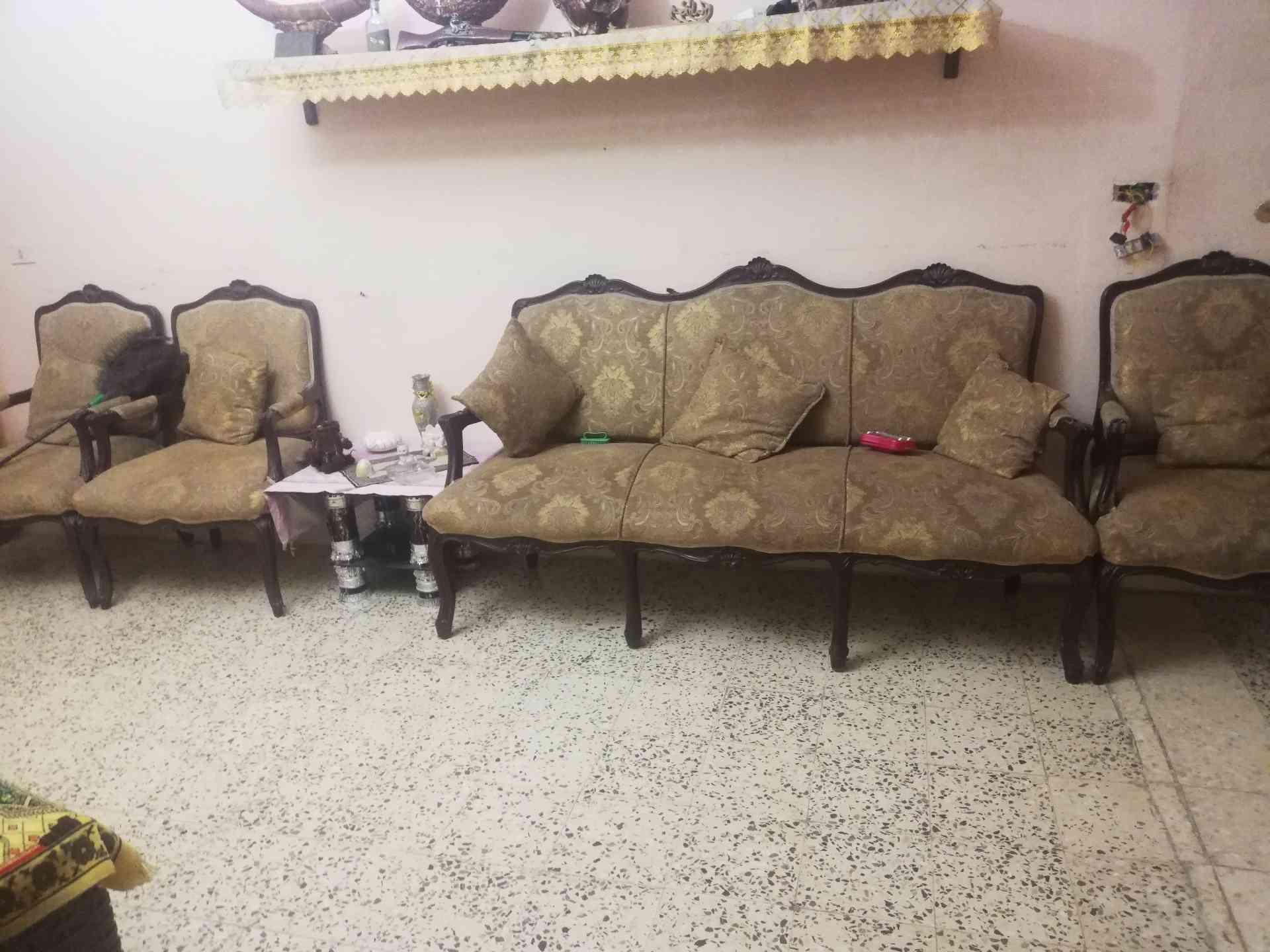 طقم كنب 14 مقعد اميري خشب الزان ممتاز                                            


	 				لا تنسَ أنك شاهدت هذا الإعلان في عنكبوت            
	 				
                                بحاله جيده جدا...