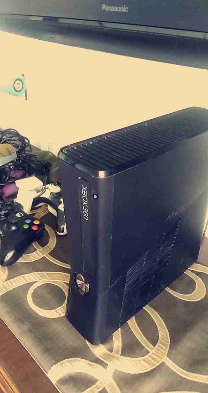 xbox 360 used
لا تنسَ أنك شاهدت هذا الإعلان في عنكبوت
Xbox 360 used with all the cables
3 control...