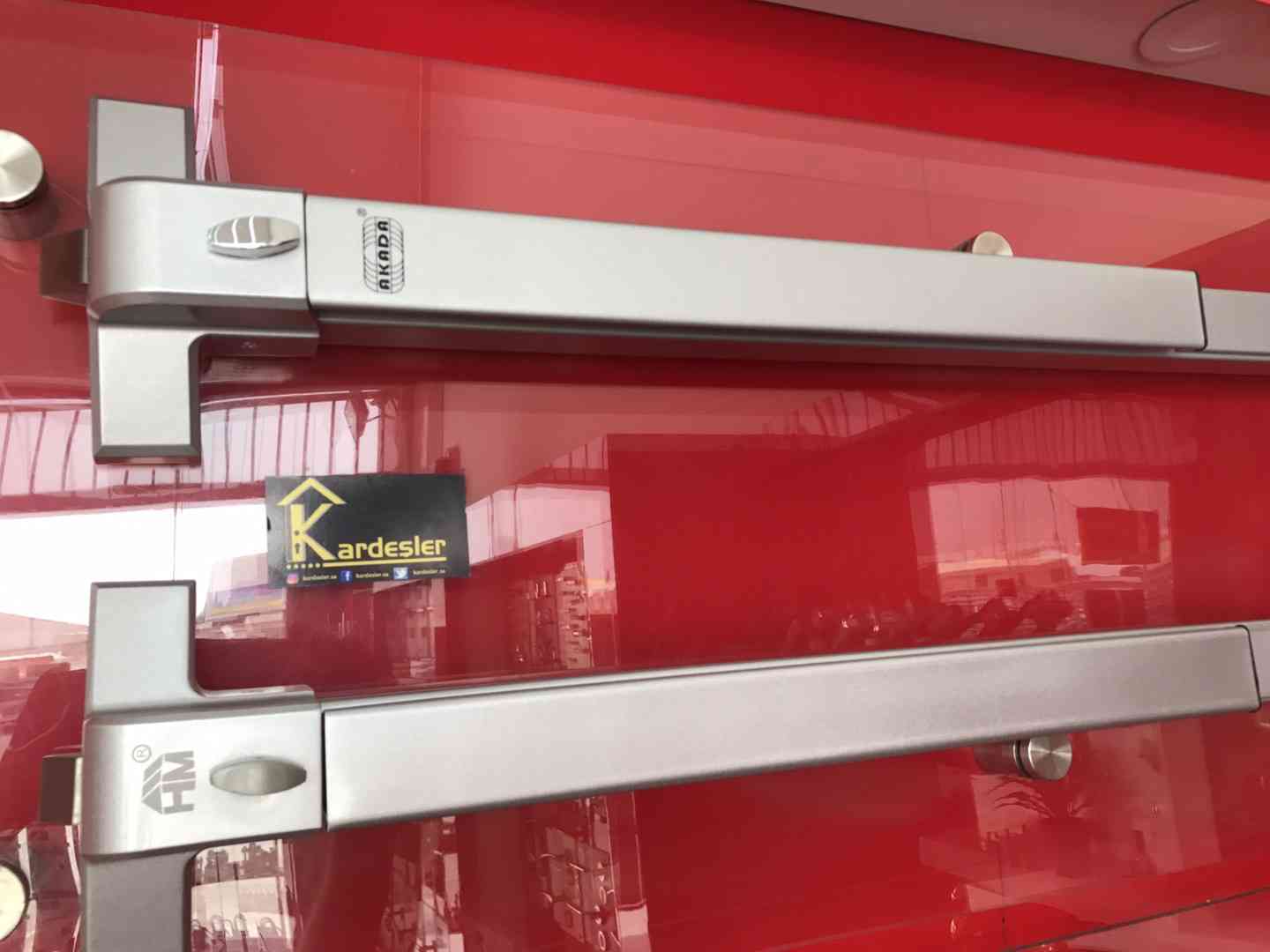 Emergency Lock  كوالين و اقفال و مسكات ابواب و مخارج الطوارئ                                            


	 				لا تنسَ أنك شاهدت هذا الإعلان في عنكبوت...