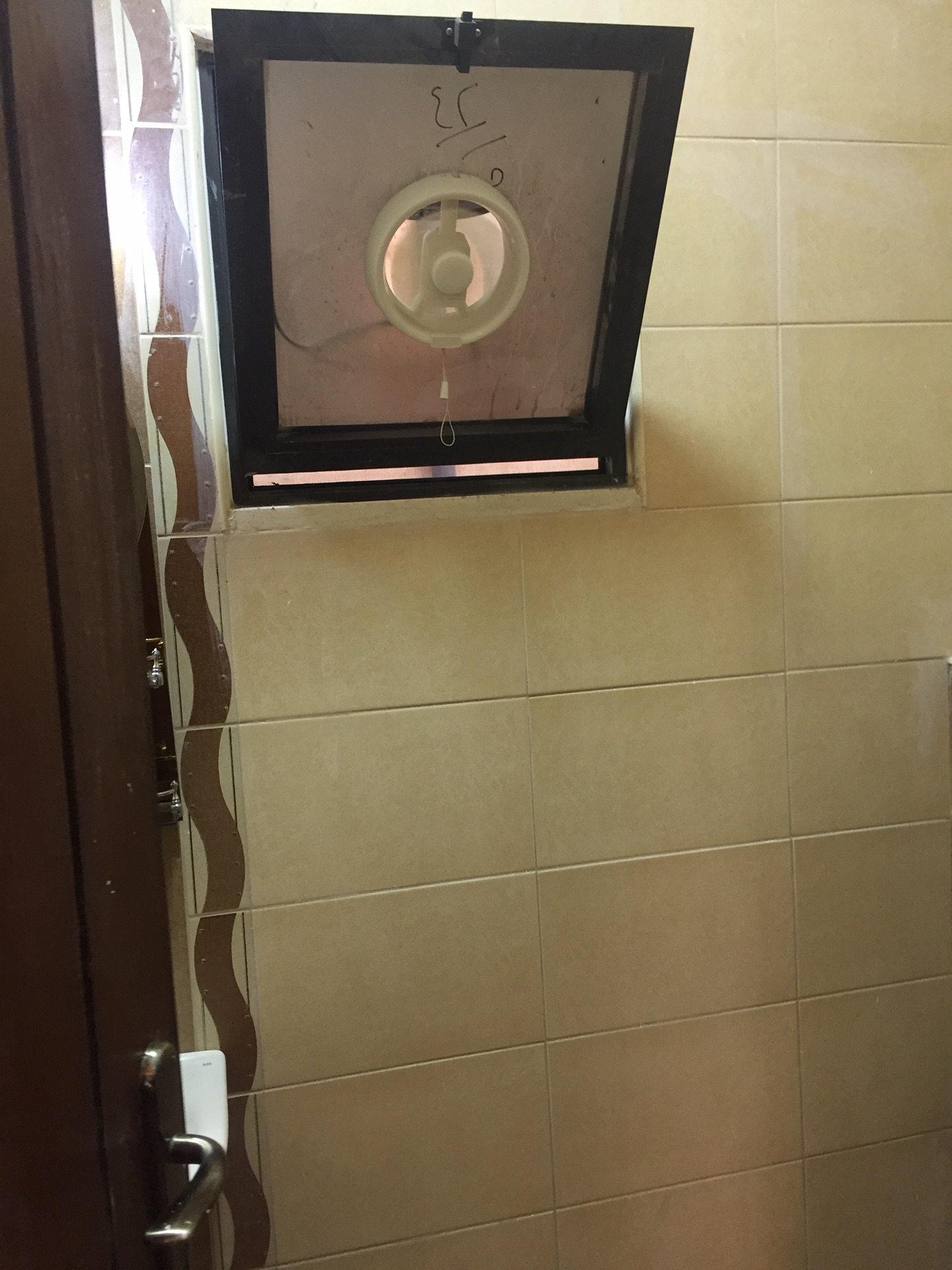 شقه فارغه للايجار خلدا في اجمل المواقع 270 ممع ترس ومداخل مستقله
لا تنسَ أنك شاهدت هذا الإعلان في عنكبوت...