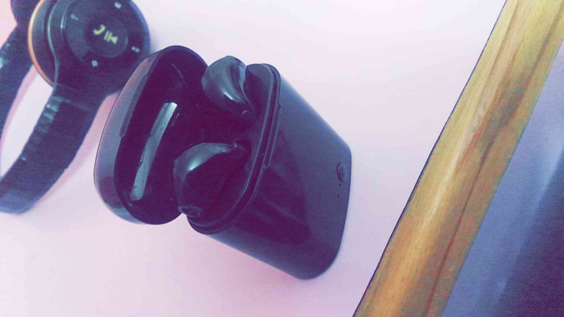 سماعة بلوتوث
لا تنسَ أنك شاهدت هذا الإعلان في عنكبوت
استعمال اسبوع واحد صوت نقي و واضح
معها...