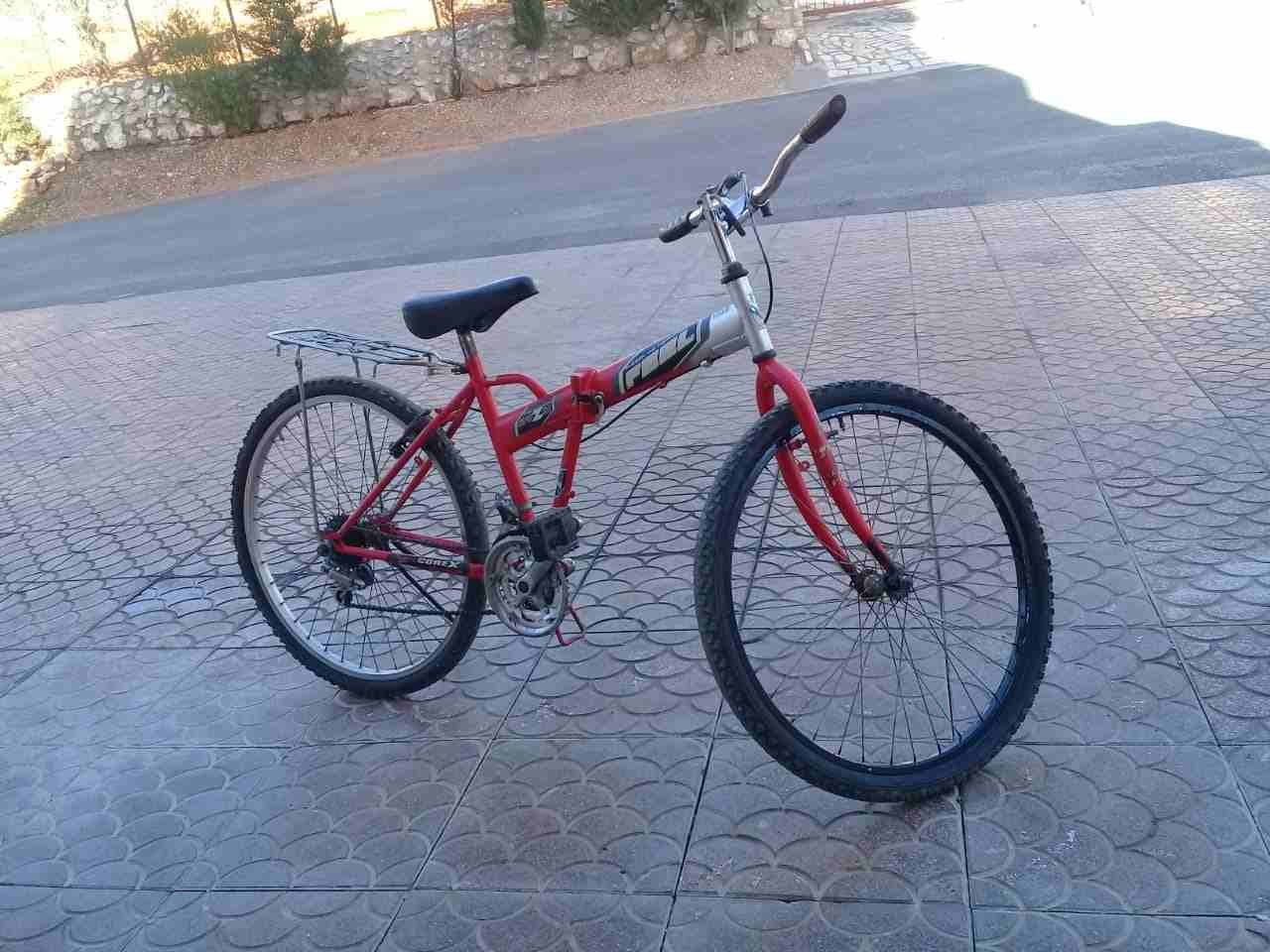بسكليت غيارات نمره 26 المواصفات  في نص الاعلان البسكليت ما عليه حكي                                            


	 				لا تنسَ أنك شاهدت هذا الإعلان في عنكبوت...