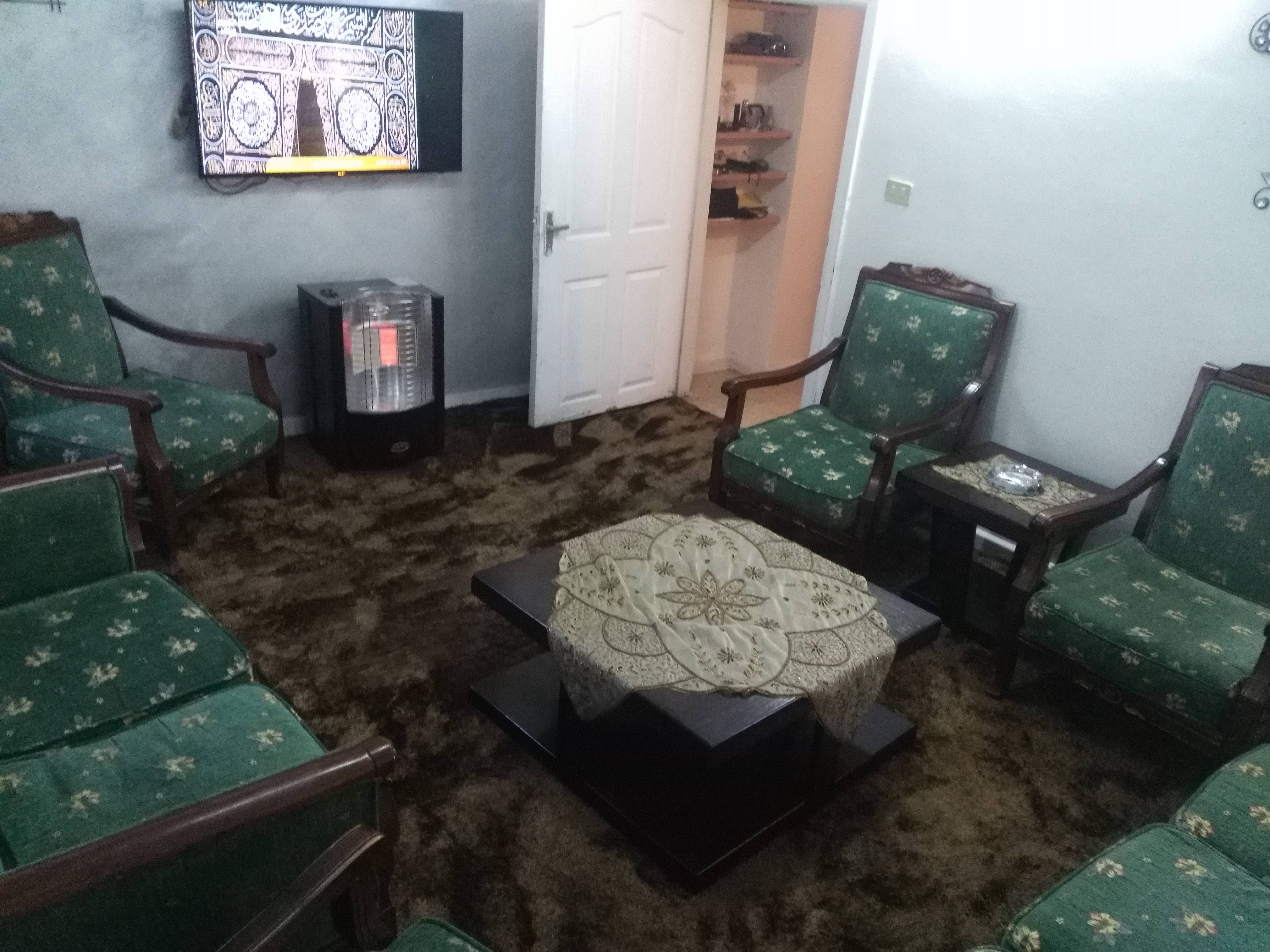 طقم كنب 9 مقاعد بحاله ممتازة للبيع بسعر مغري
لا تنسَ أنك شاهدت هذا الإعلان في عنكبوت
طقم كنب...