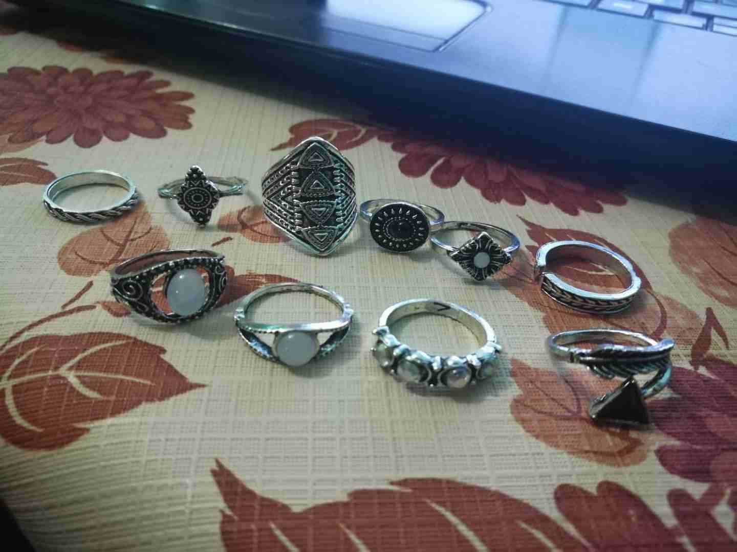 شروة اكسسوارات 530 طقم بسعر لقطة....اطقم خواتم وحلوق و سناسيل واساور
لا تنسَ أنك شاهدت هذا الإعلان في عنكبوت...