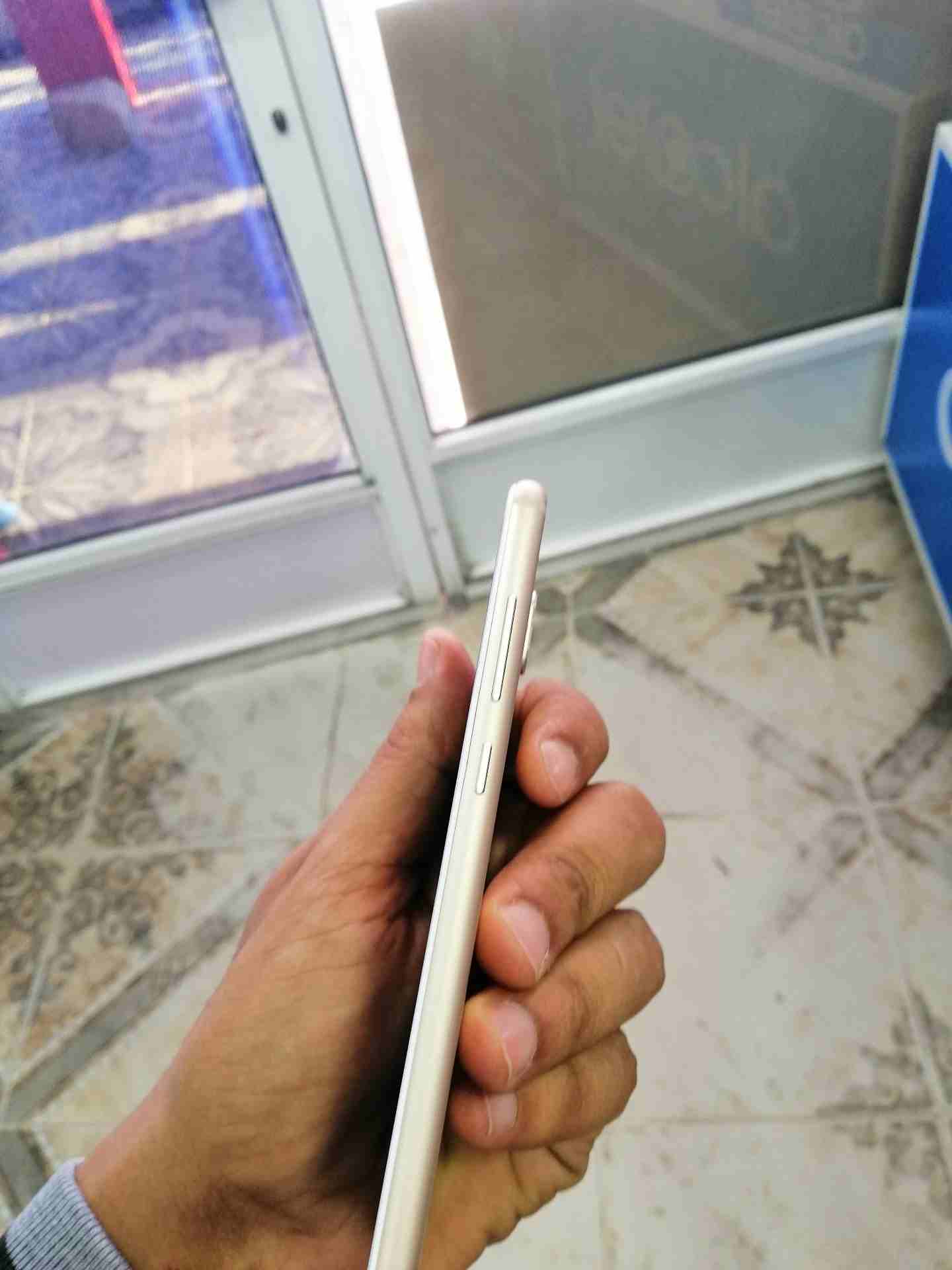 ميت 10 لايت نظيف وكاله
لا تنسَ أنك شاهدت هذا الإعلان في عنكبوت
معه كرتونته فقط الجهاز ولا نقره في...