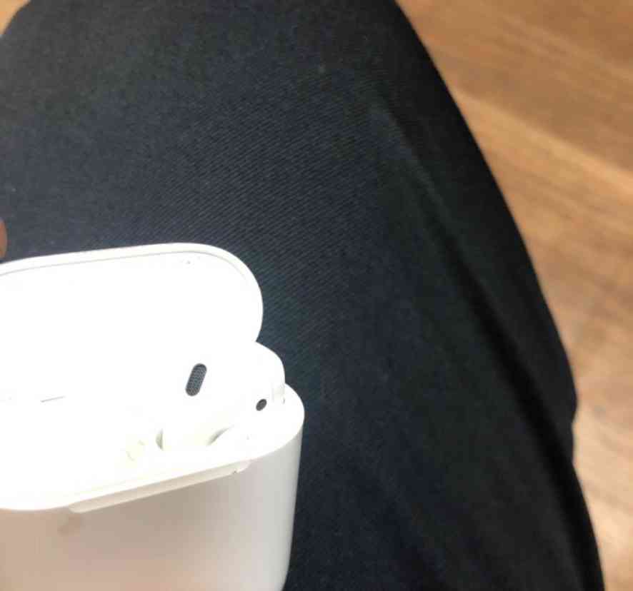سماعات ايفون AirPods!                                            


	 				لا تنسَ أنك شاهدت هذا الإعلان في عنكبوت            
	 				
                                كل شي فيها تمام ومافيها اي شي...