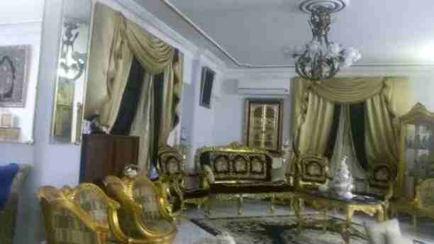شقه ببرج.فاخر12 طابق.مداخل رخام 2اسانسير .250م.بحرى.شرقى. غربى تطل.على.ملاعب كليه التربيه الرياضيه ترى شارع الهرم وفيصل.فيو يرى جبل المقطم. الطابق.10 .كلهاغيرمجرحه تماما .ماعدا فقط جزء من الرسبشن .....
